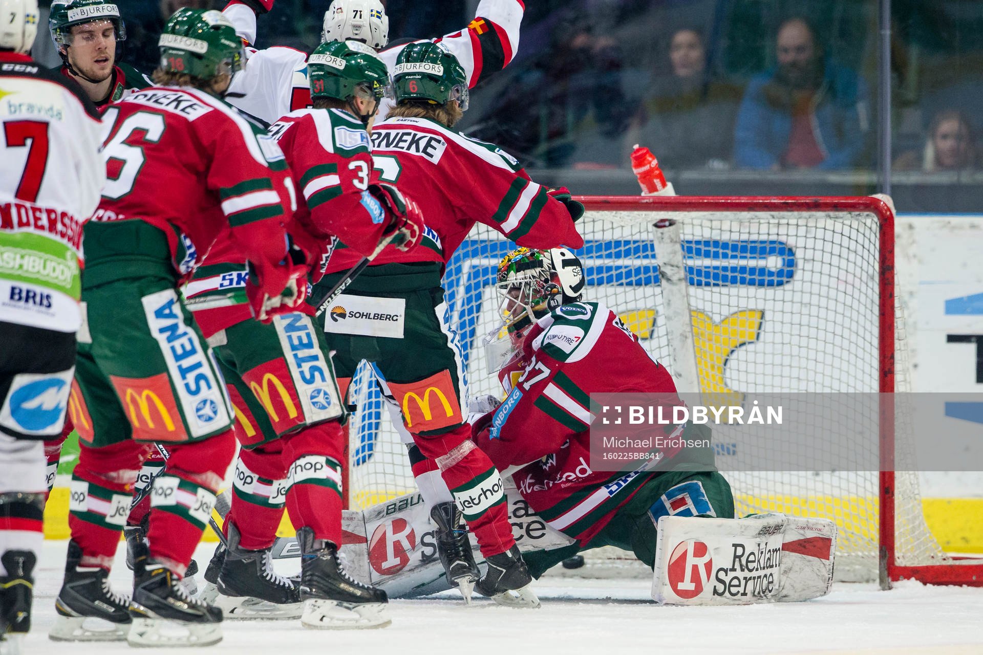Frölundas målvakt Johan Gustafsson släpper in Malmö