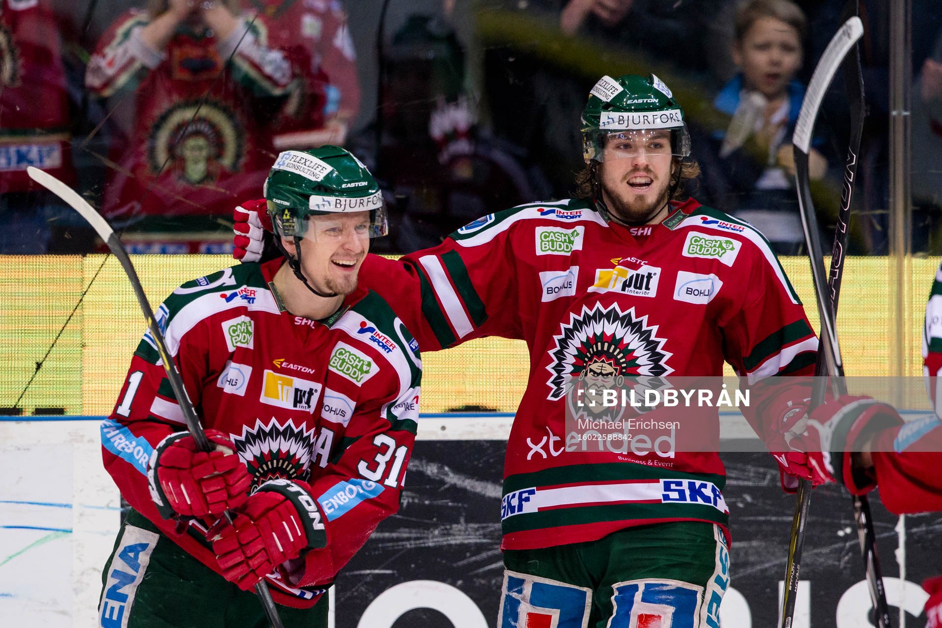Frölundas Nicklas Lasu jublar ihop med Sebastian Stålberg