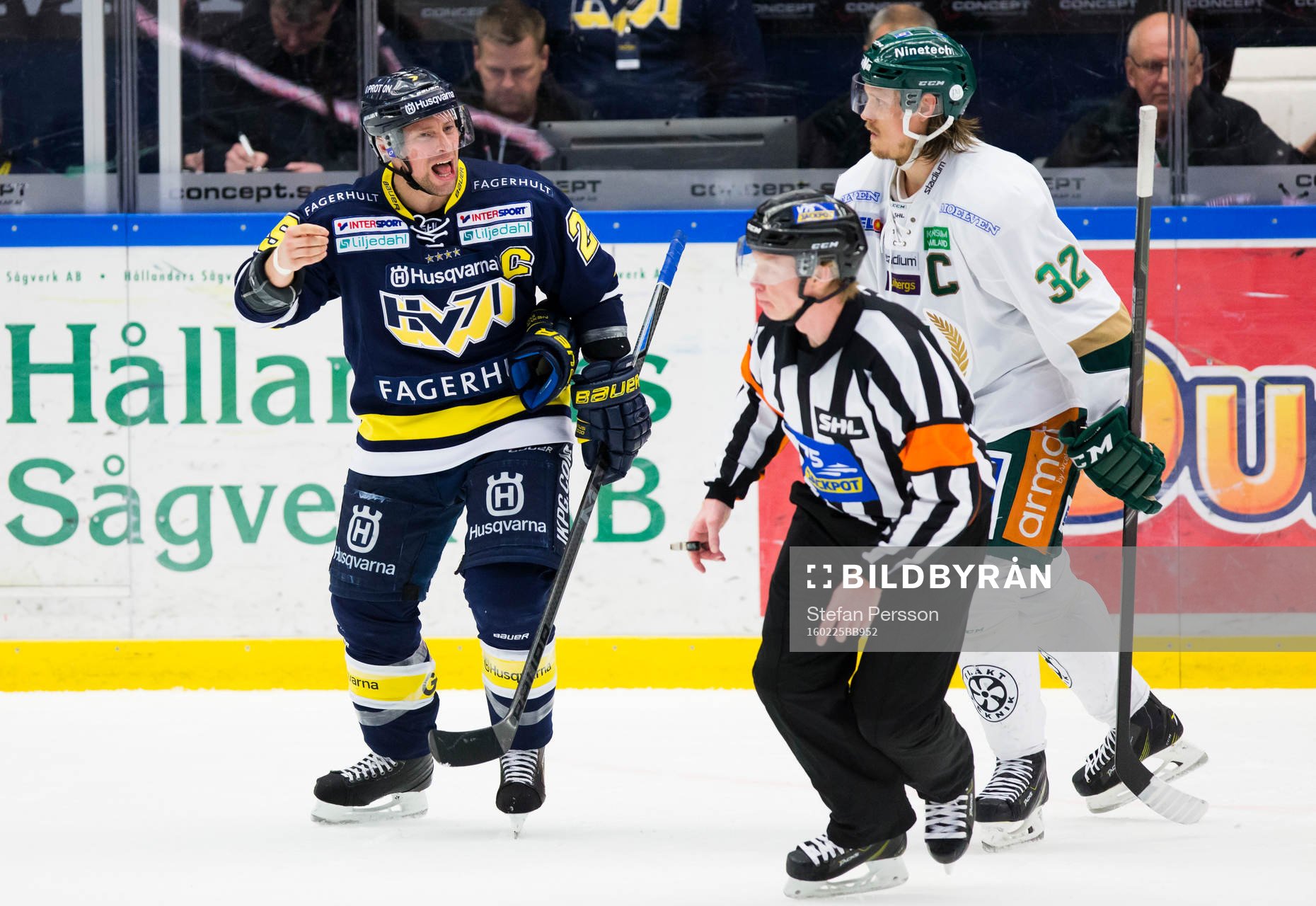 s Chris Abbott irriterad på domaren Pehr Claesson