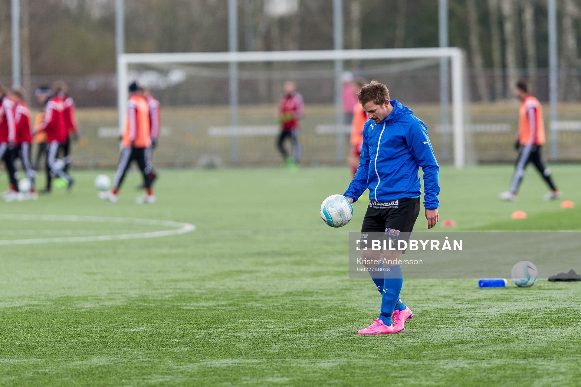 Halmstads Fredrik Olsson före fotbollsmatchen i Svenska