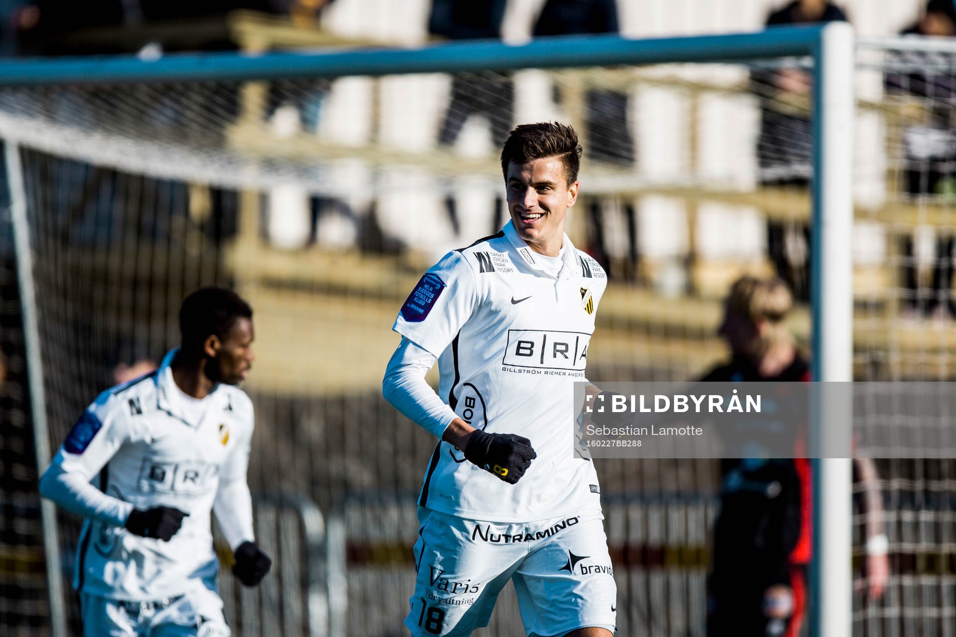 Häckens Alexander Jeremejeff har gjort 0-1 och jublar