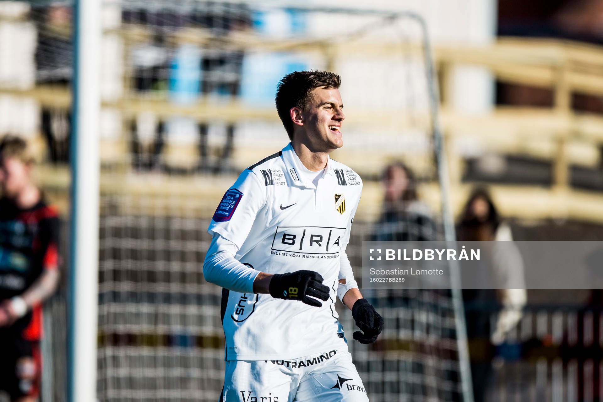 Häckens Alexander Jeremejeff har gjort 0-1 och jublar