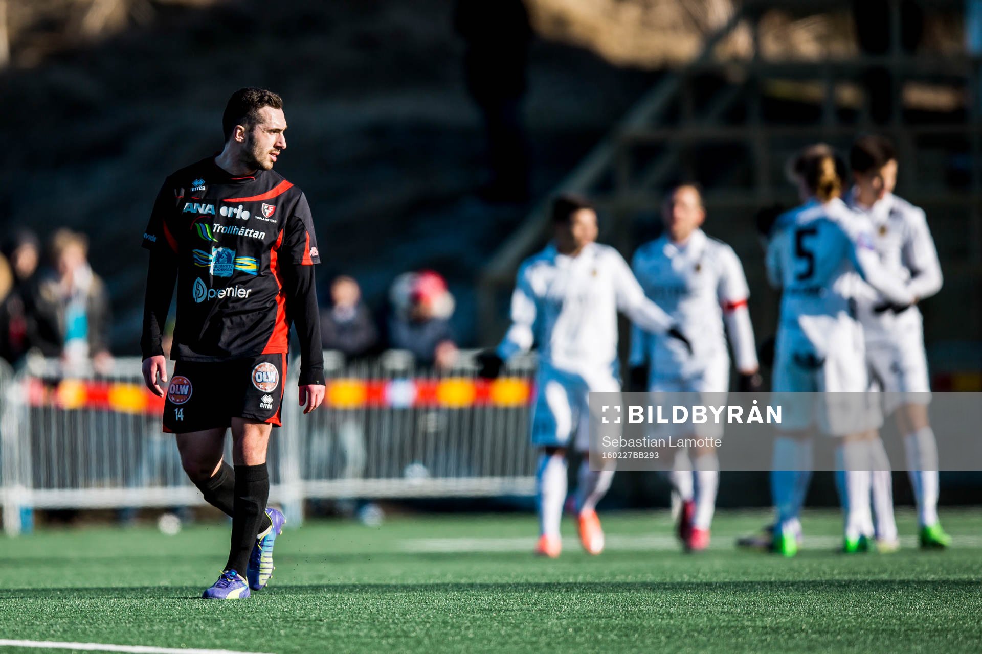 Häcken har gjort  0-2 och Trollhättans Agon Beqiri  deppar