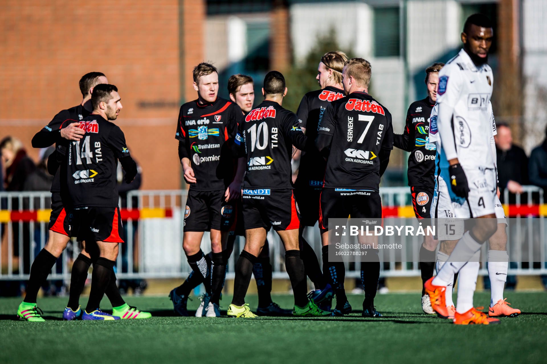Trollhättans Robert Bagger  har reducerat till 1-2 och