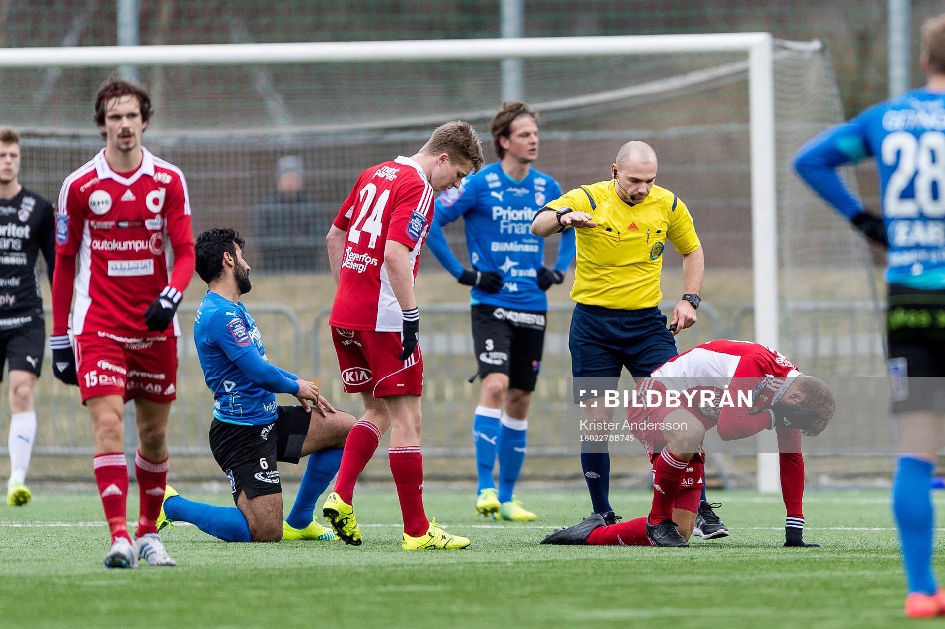 Domare Adnan Jukic varnar Degerfors Peter Samuelsson