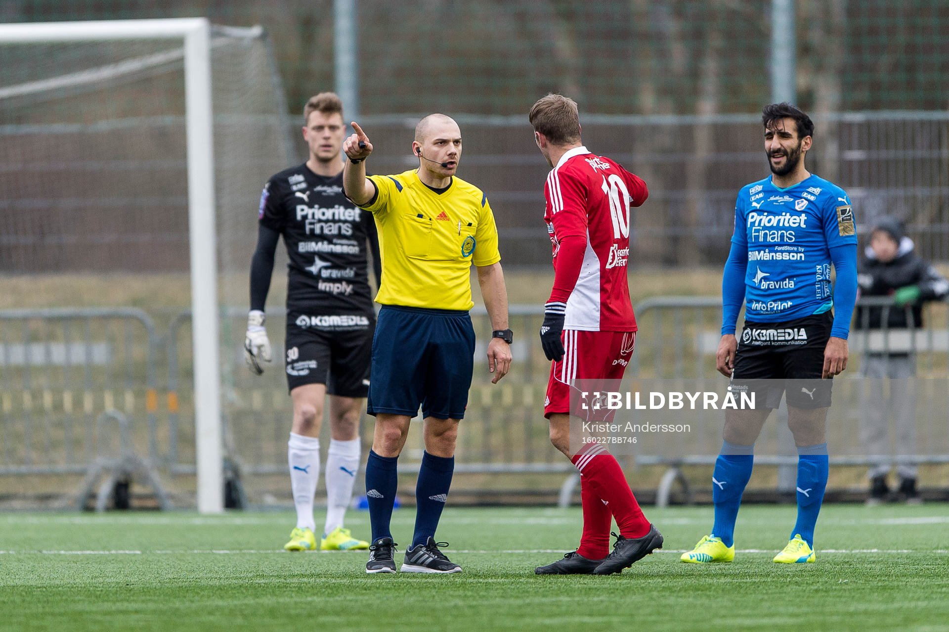 Domare Adnan Jukic varnar Degerfors Peter Samuelsson