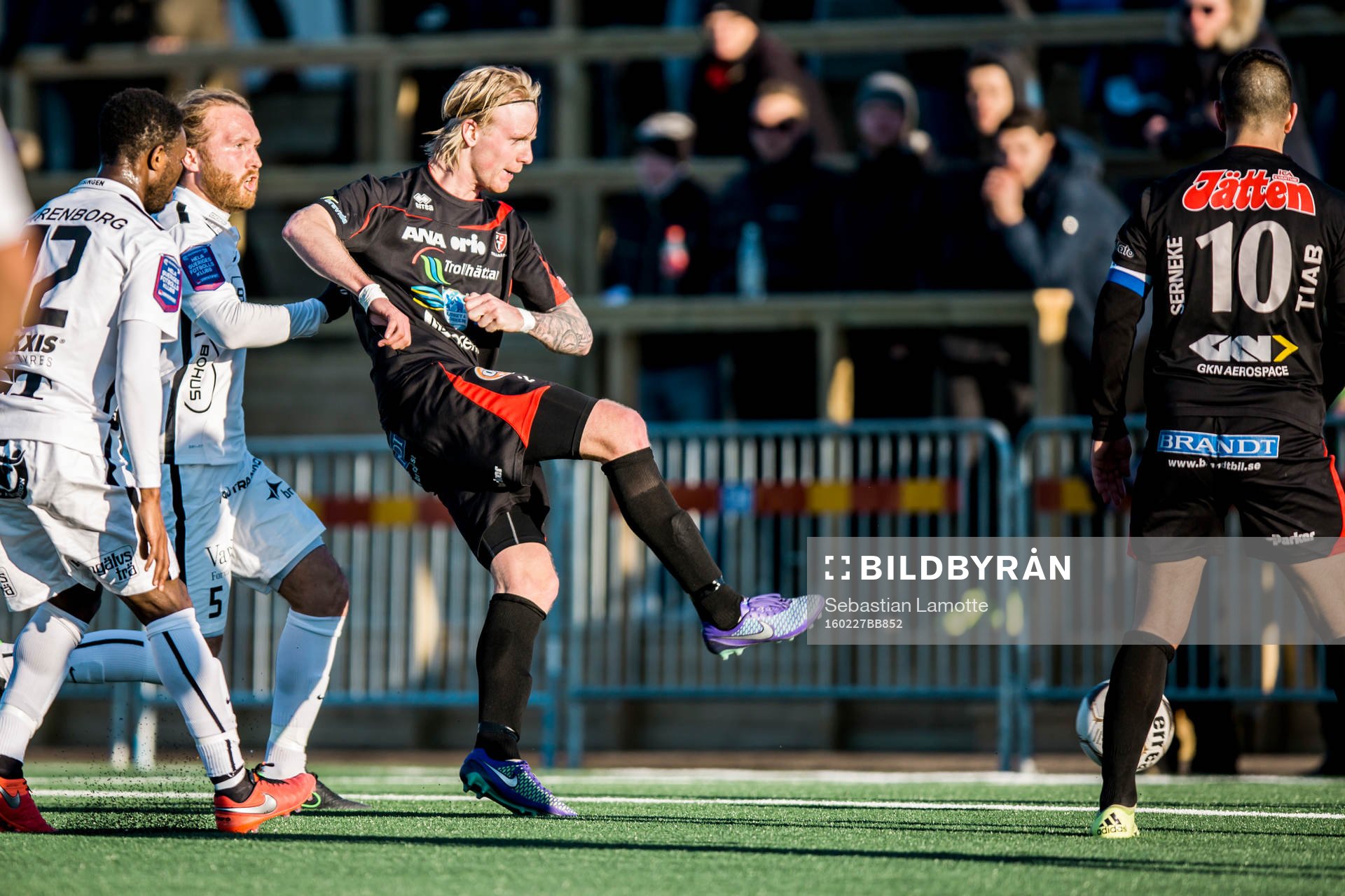 Trollhättans Fredrik Sundström reducerar till 2-4