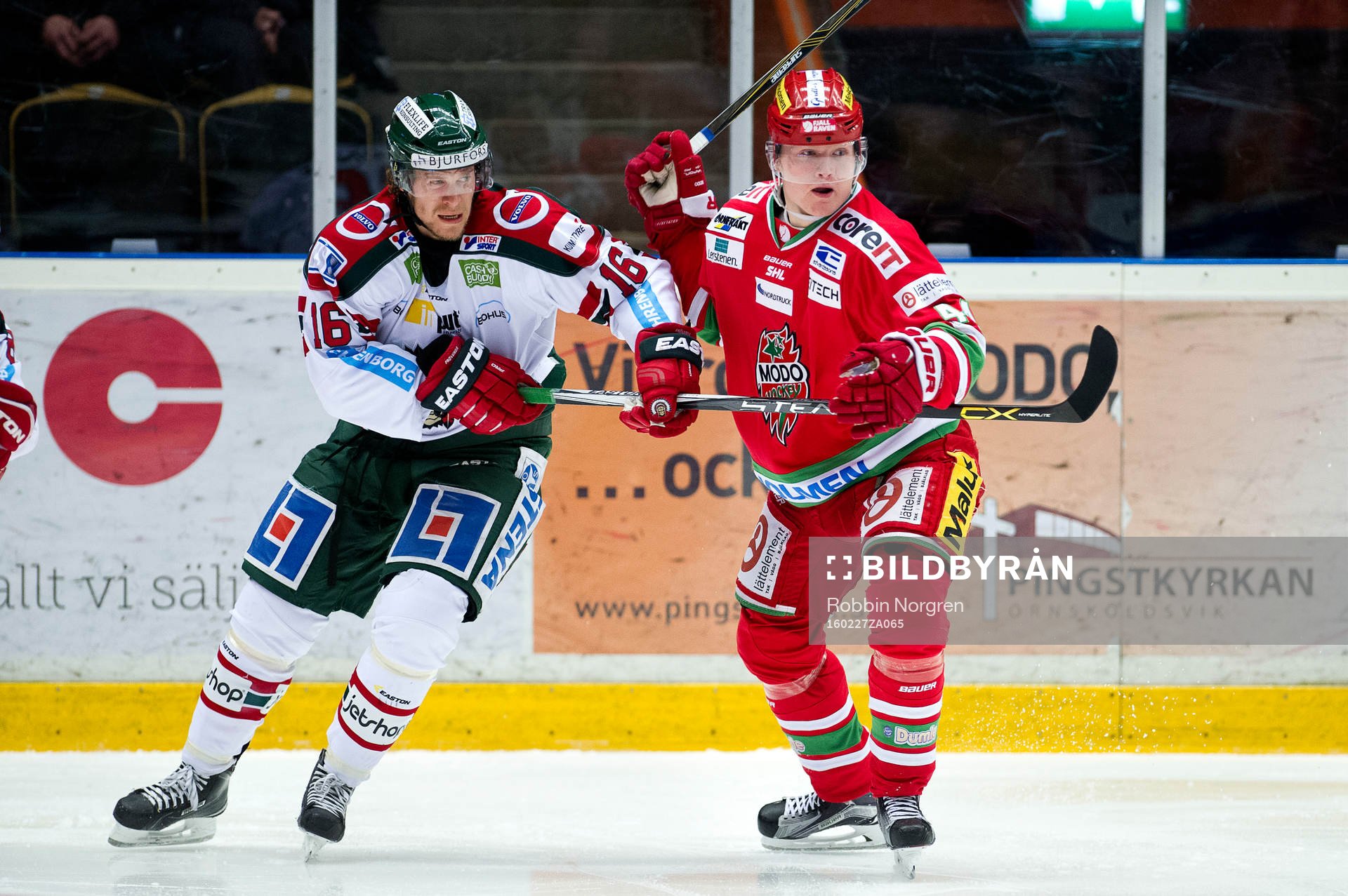 Frölundas Anton Axelsson och Modos Carl Grundström
