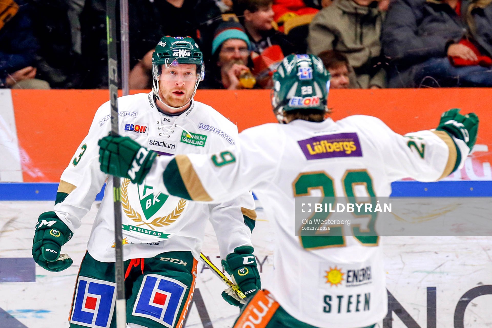 Färjestads Martin Röymark och Oskar Steen jublar