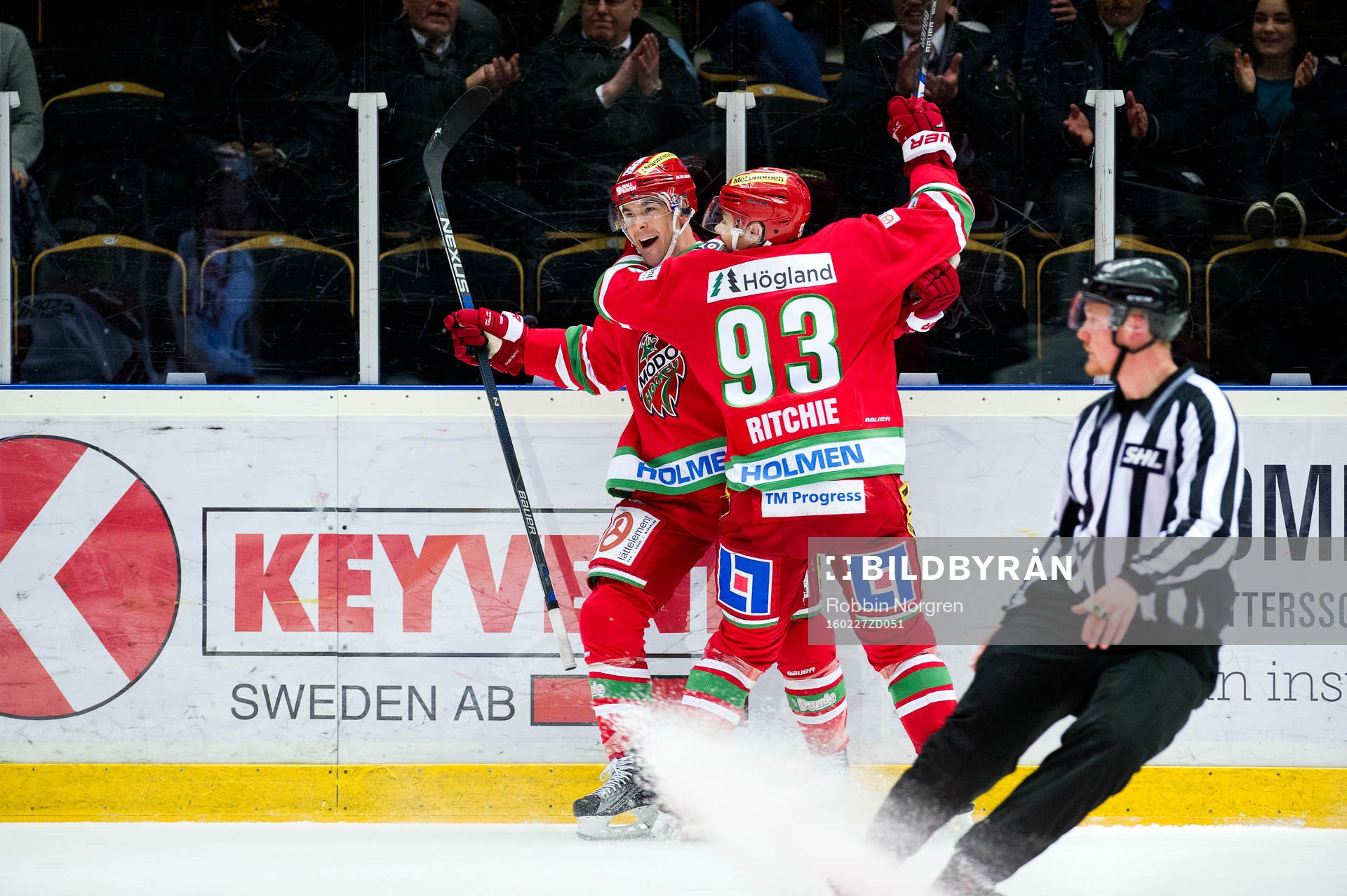 Modos Bobby Butler och Byron Ritchie jublar