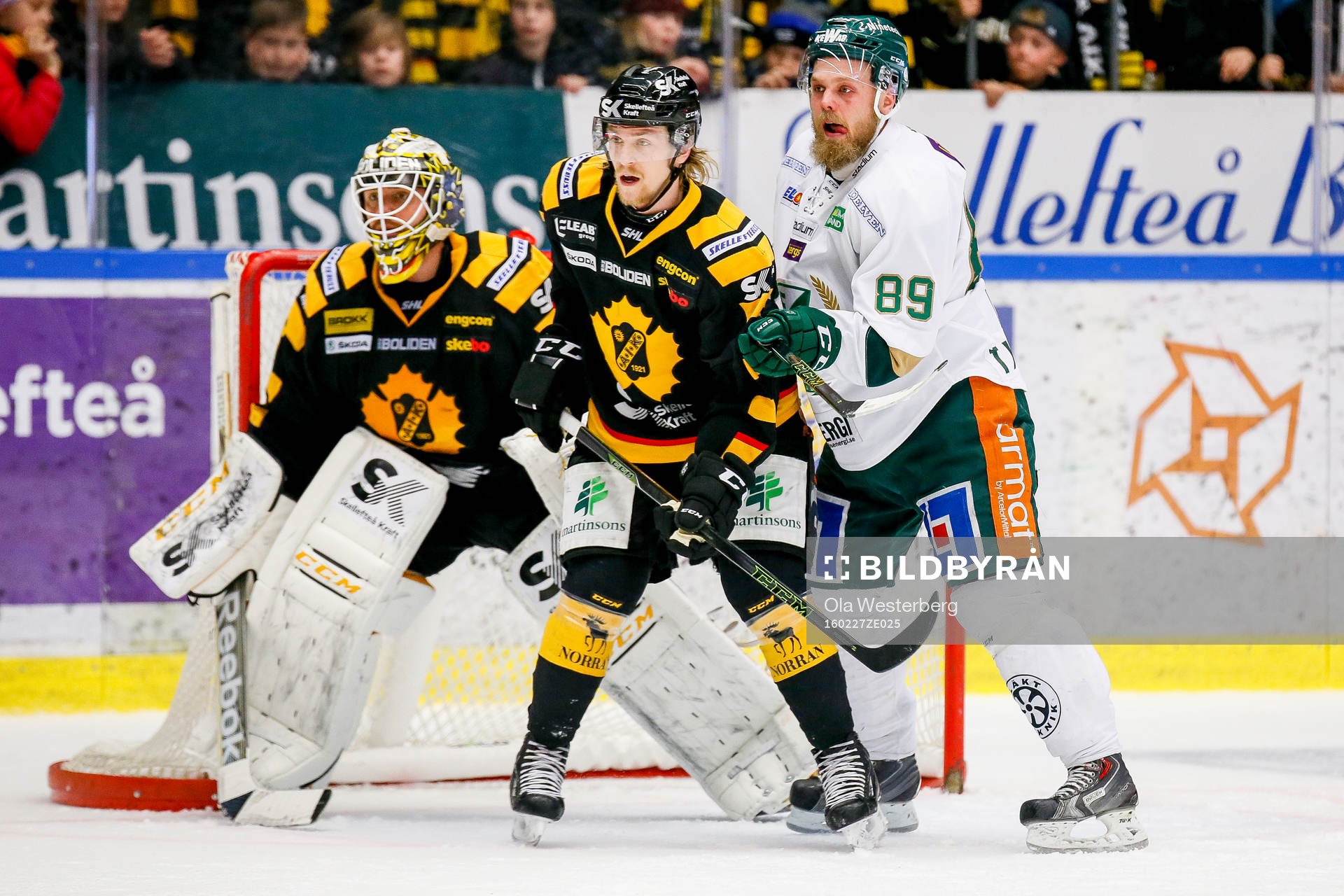 Skellefteås Anton Lindholm och målvakt Markus Svensson
