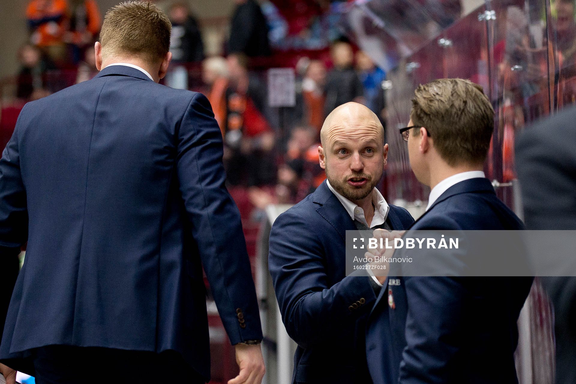 Malmö Redhawks assisterande Andreas Hadelöv grattar
