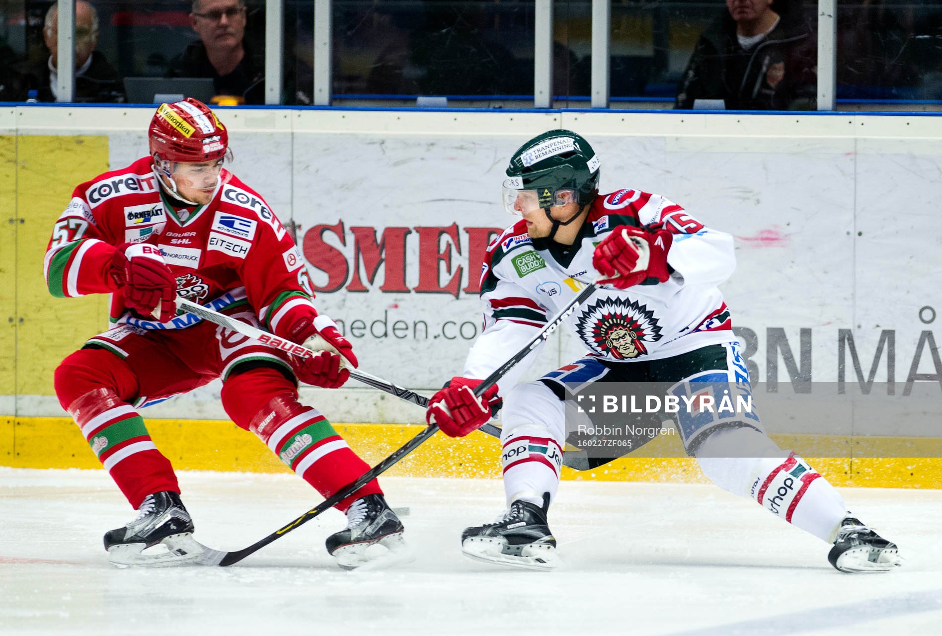 Modos Emil Djuse och Frölundas Joey Crabb