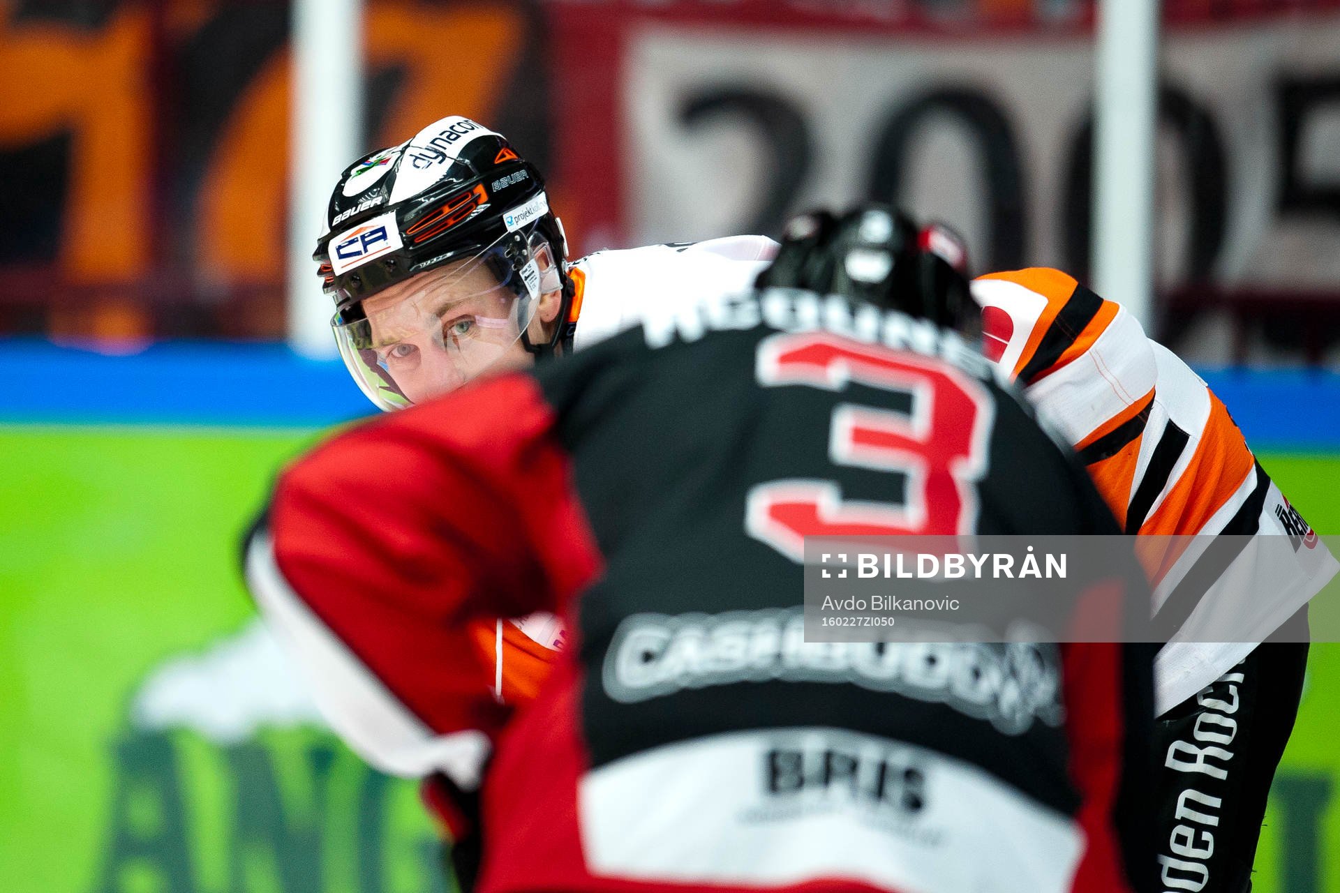 Karlskronas Tom Linder koller Malmö Redhawks Kent McDonell