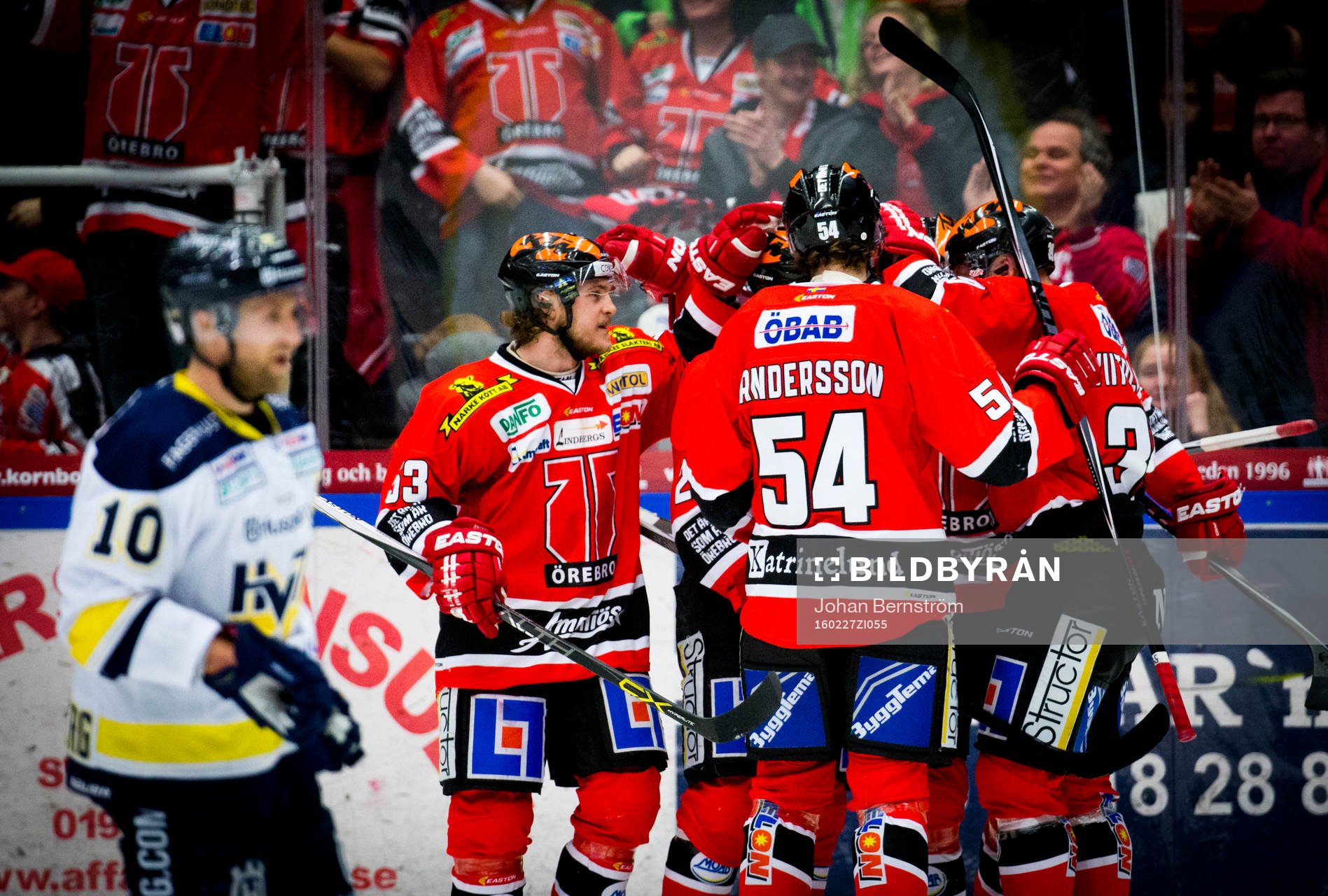 Örebros Daniel Viksten gör 5-2 och jublar med Peter
