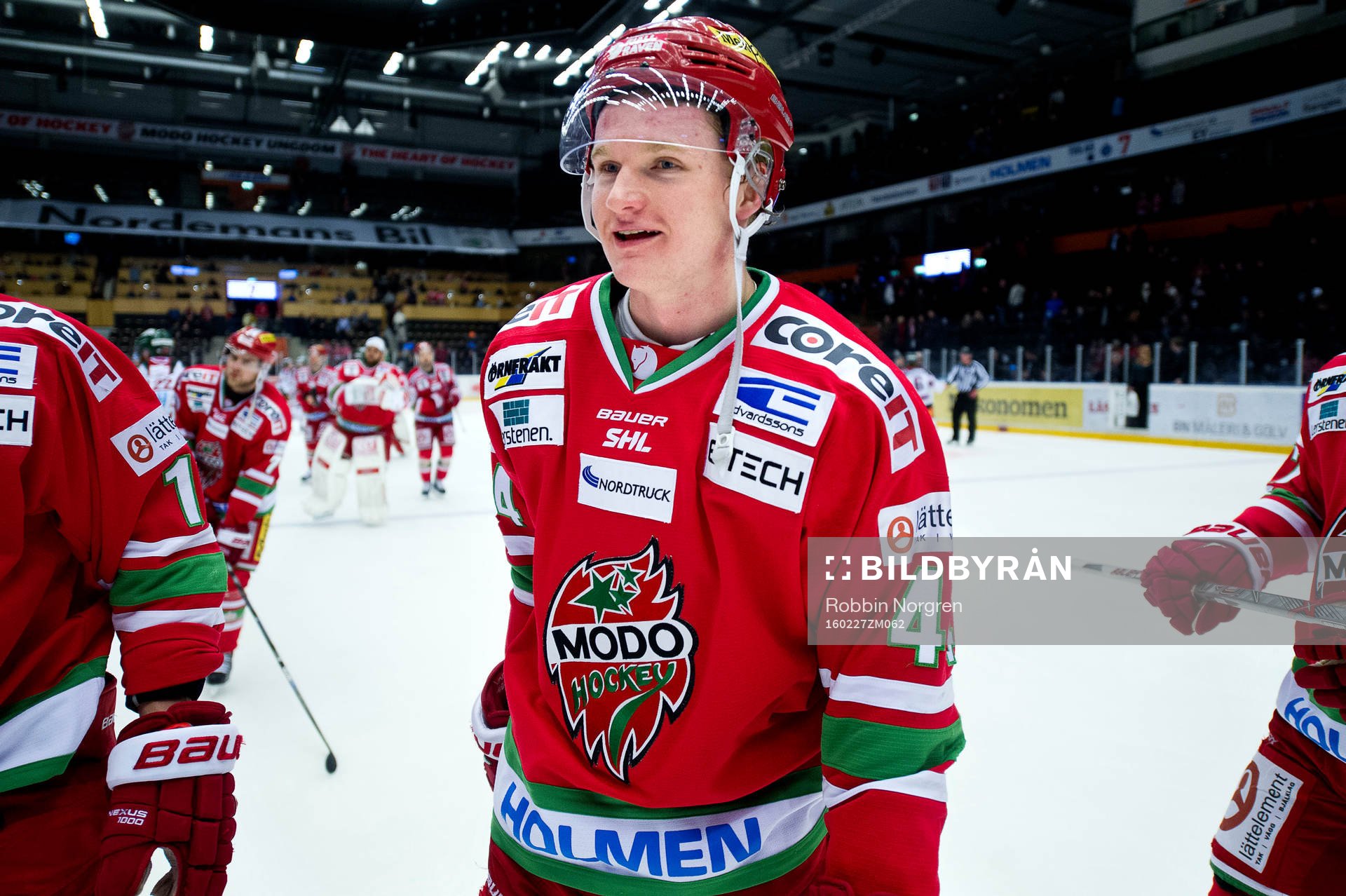 Modos Carl Grundström jublar