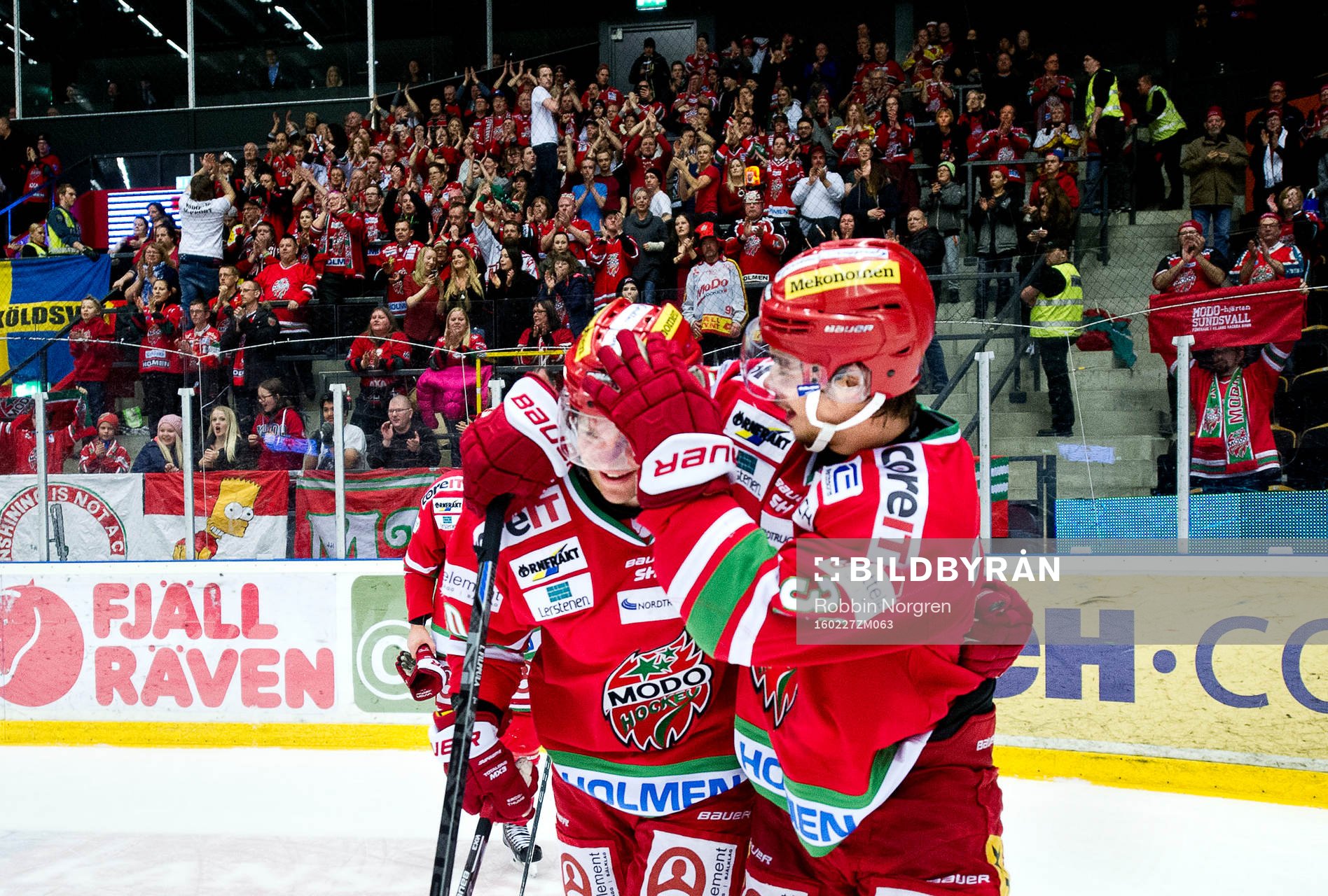 Modos Per-Åge Skröder och Gustav Possler jublar
