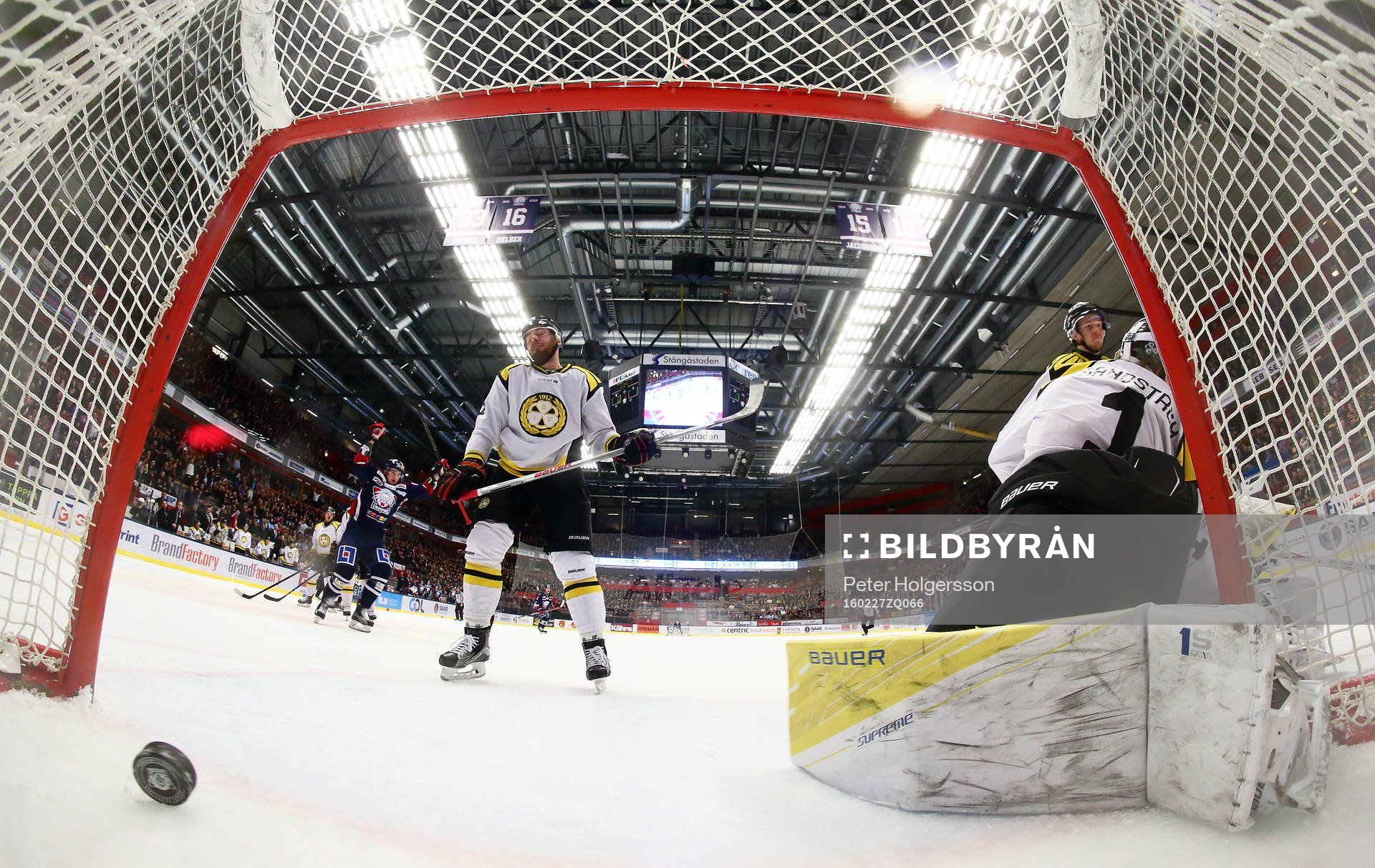 Mål 6-3 förbi Brynäs målvakt Felix Sandström