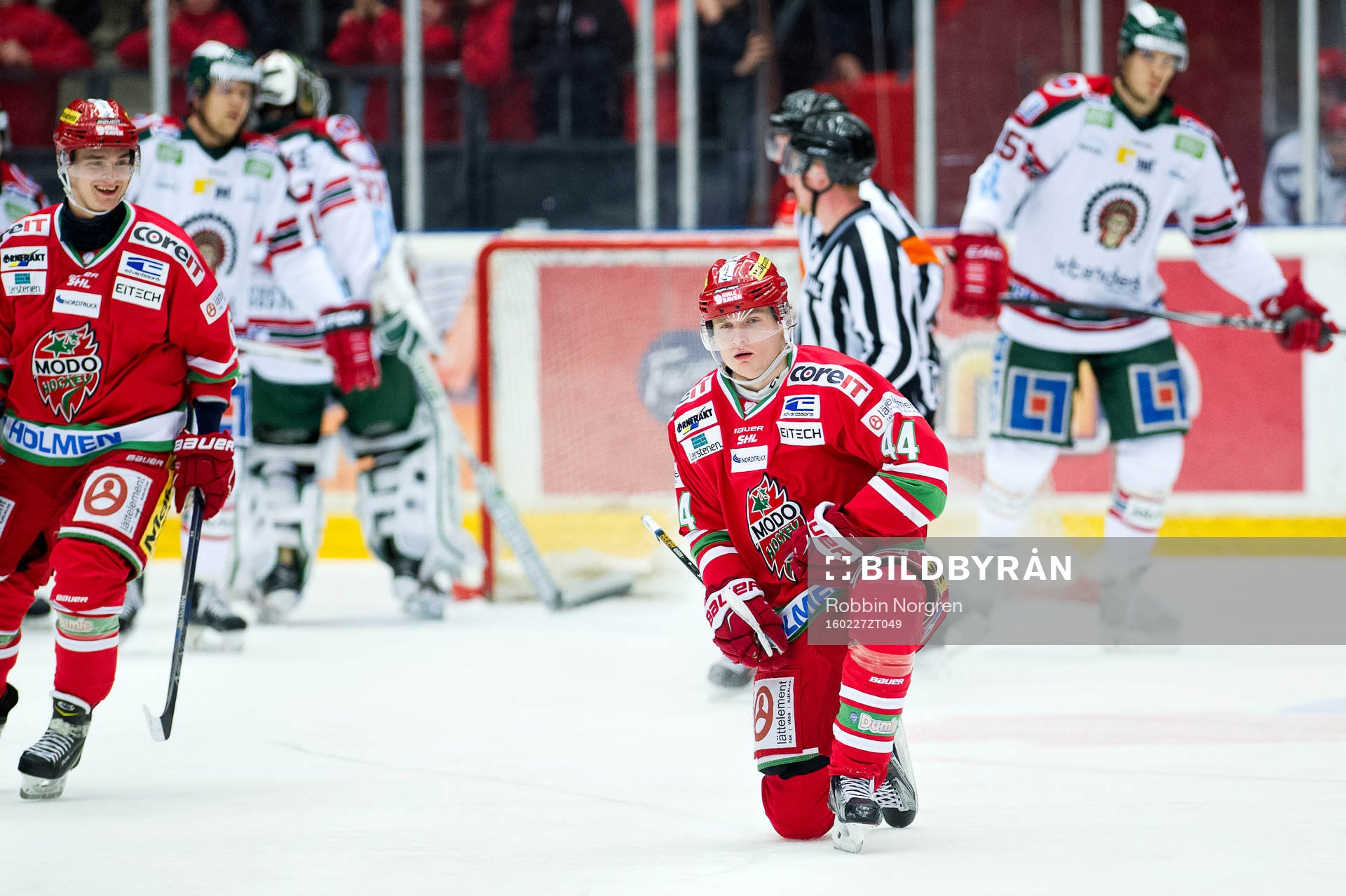 Modos Carl Grundström jublar