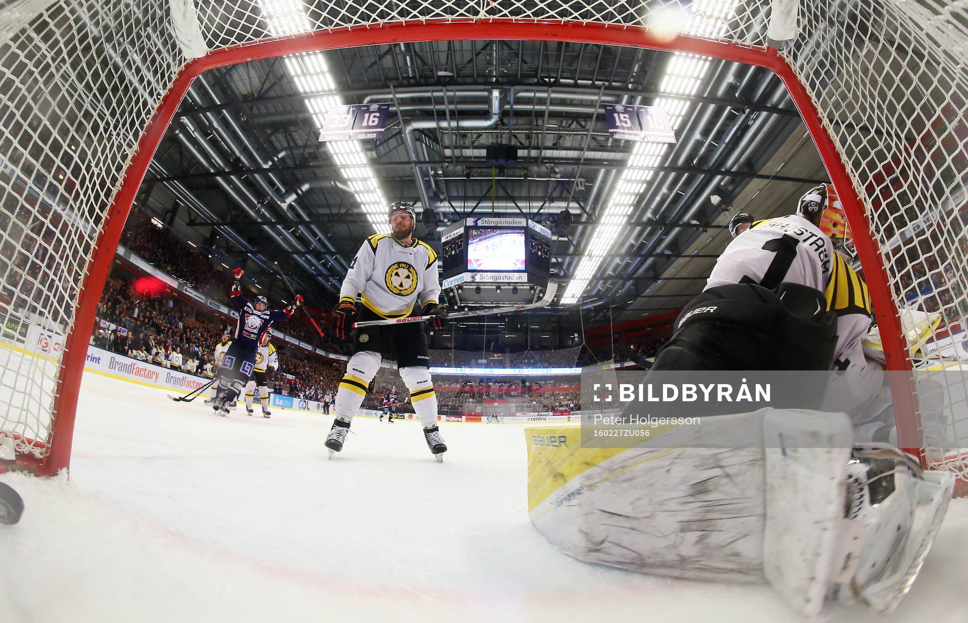 Mål 5-2 förbi Brynäs målvakt Felix Sandström