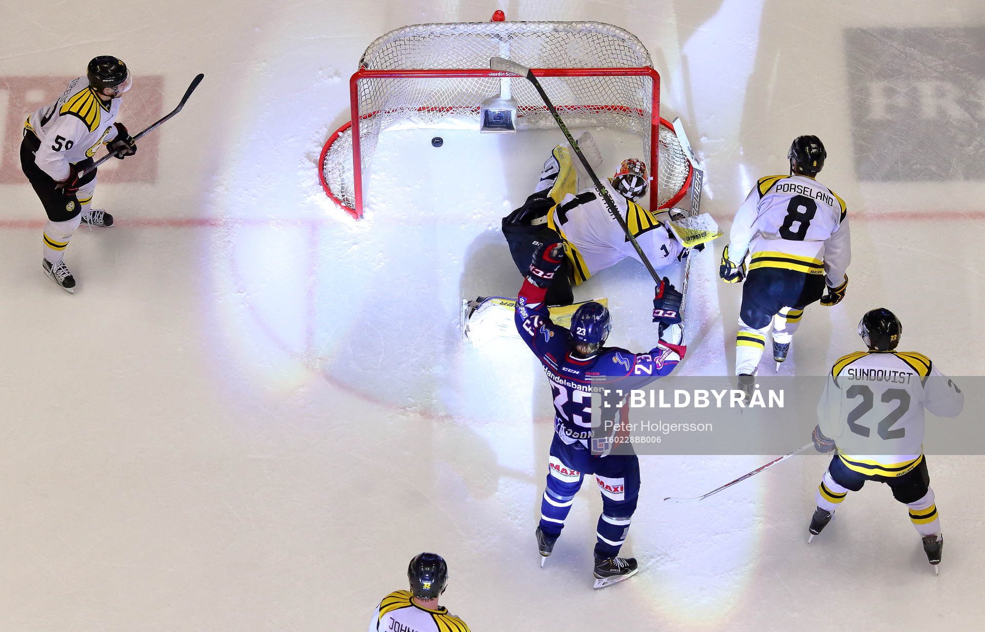 Mål 6-3 förbi Brynäs målvakt Felix Sandström