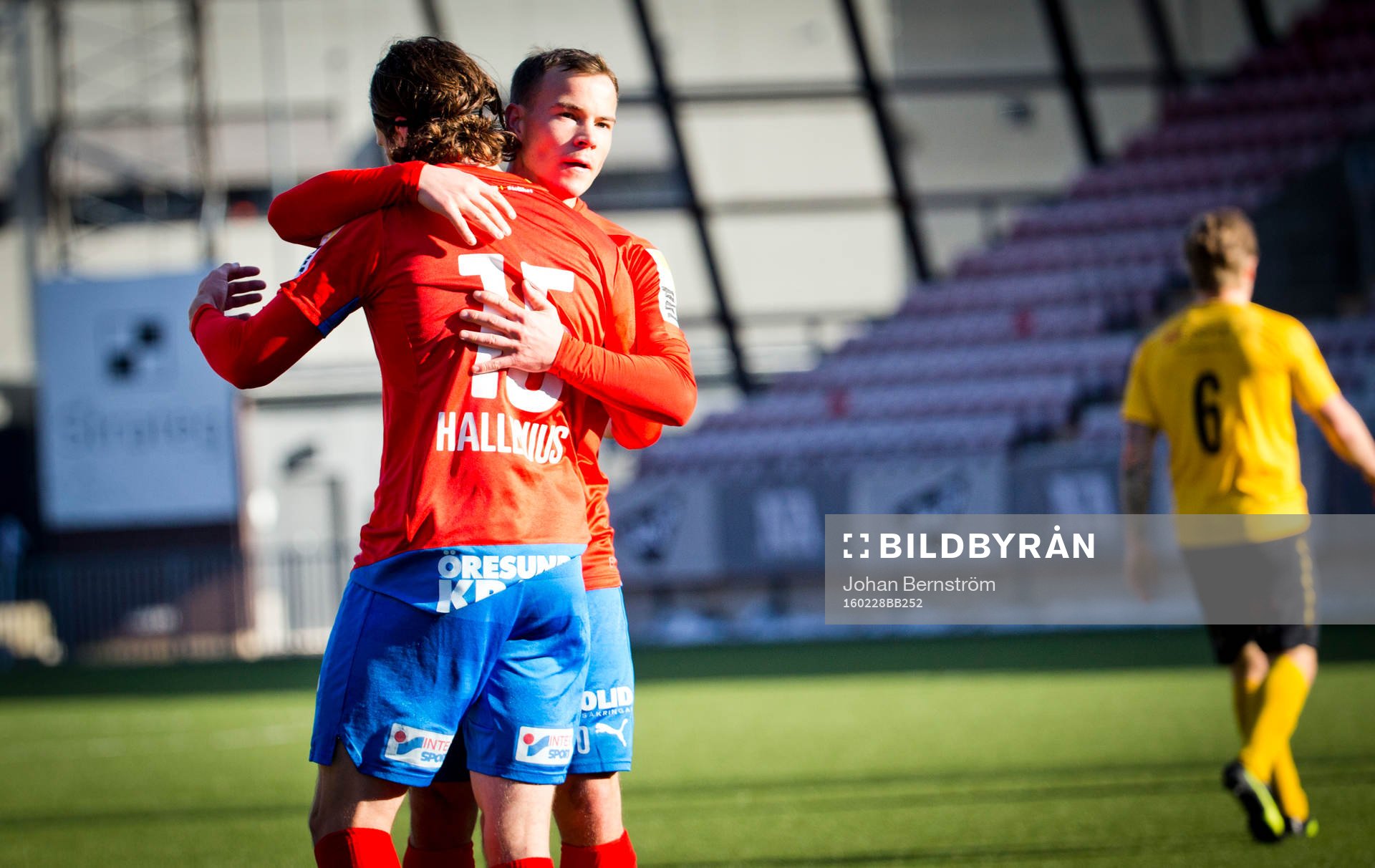 Helsingborgs Linus Hallenius gör 0-1 och jublar