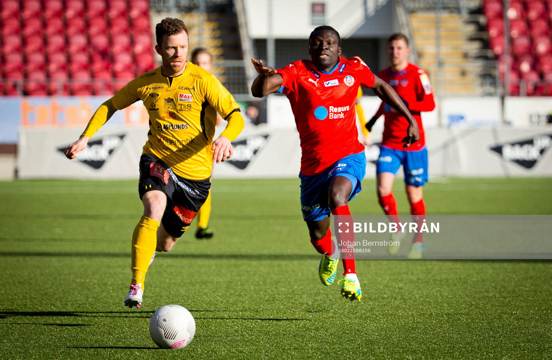 Forwards Kristoffer Näfver och Helsingborgs Lalawélé