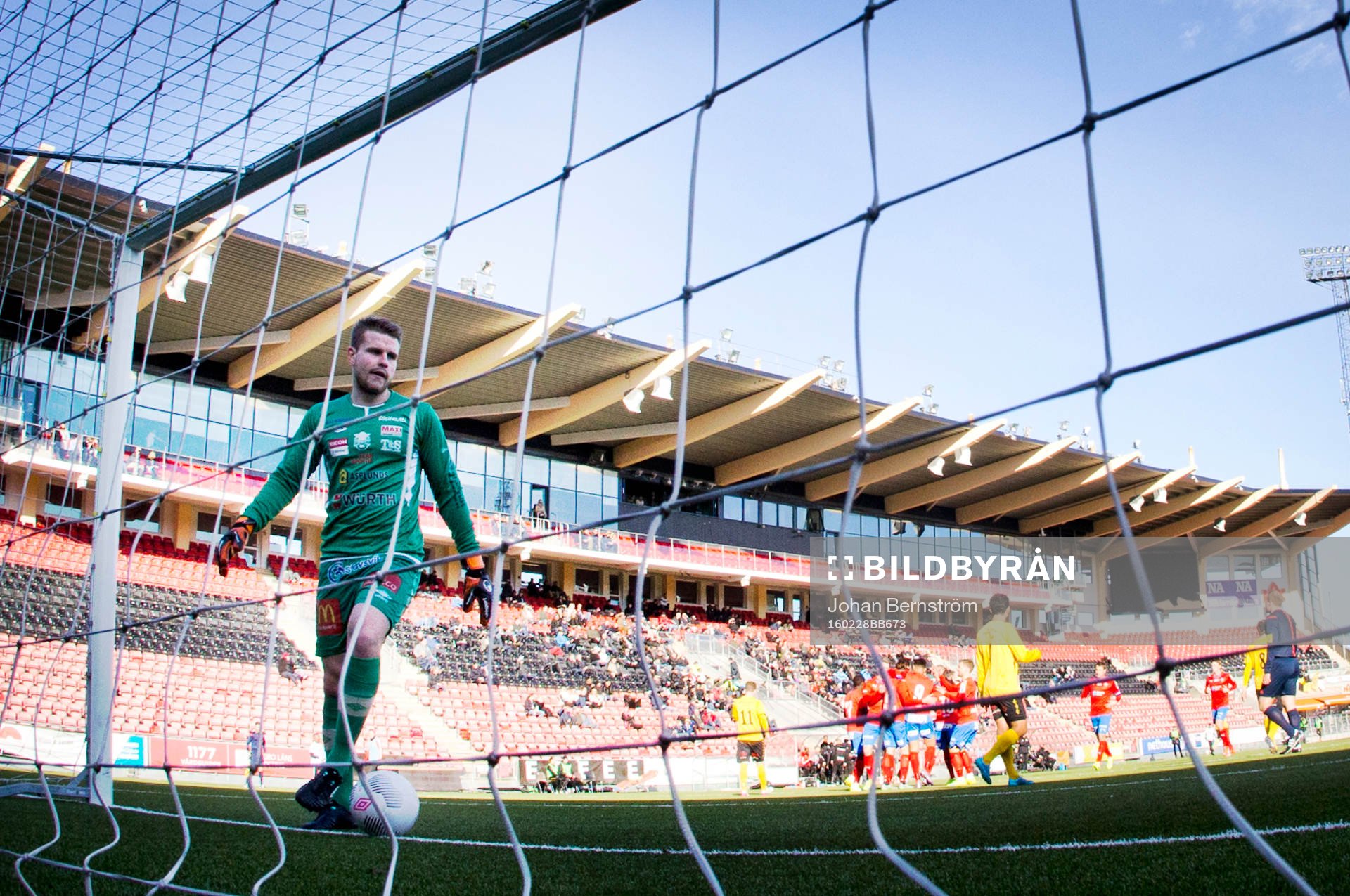 Helsingborgs Linus Hallenius gör 0-1 och jublar på
