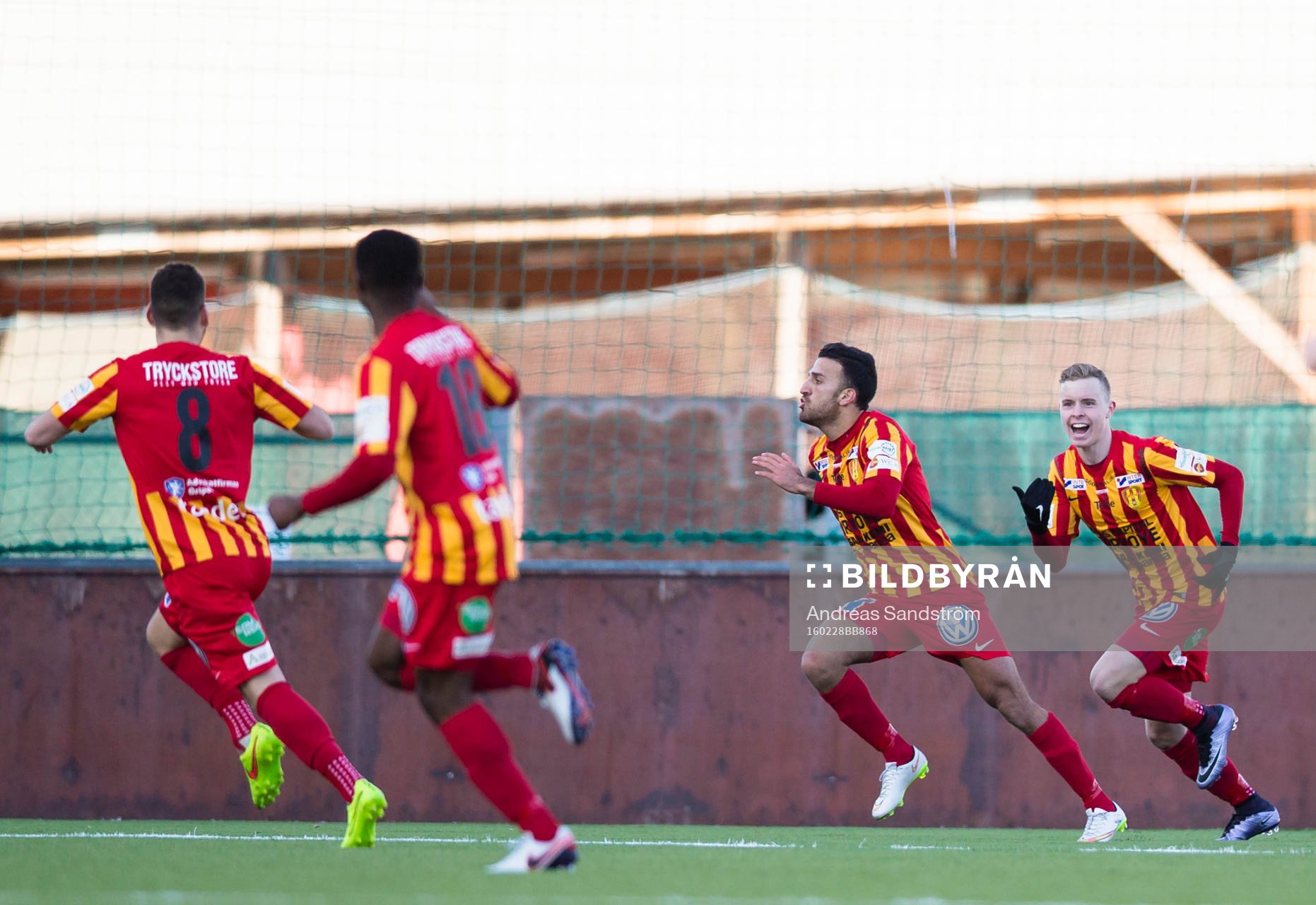 Syrianskas Bachir Katourgi (2:a höger) gör 1-0 under fotbollsmatchen i Svenska Cupen mellan Syrianska och Djurgården den 28 Februari 2016 i Södertälje.