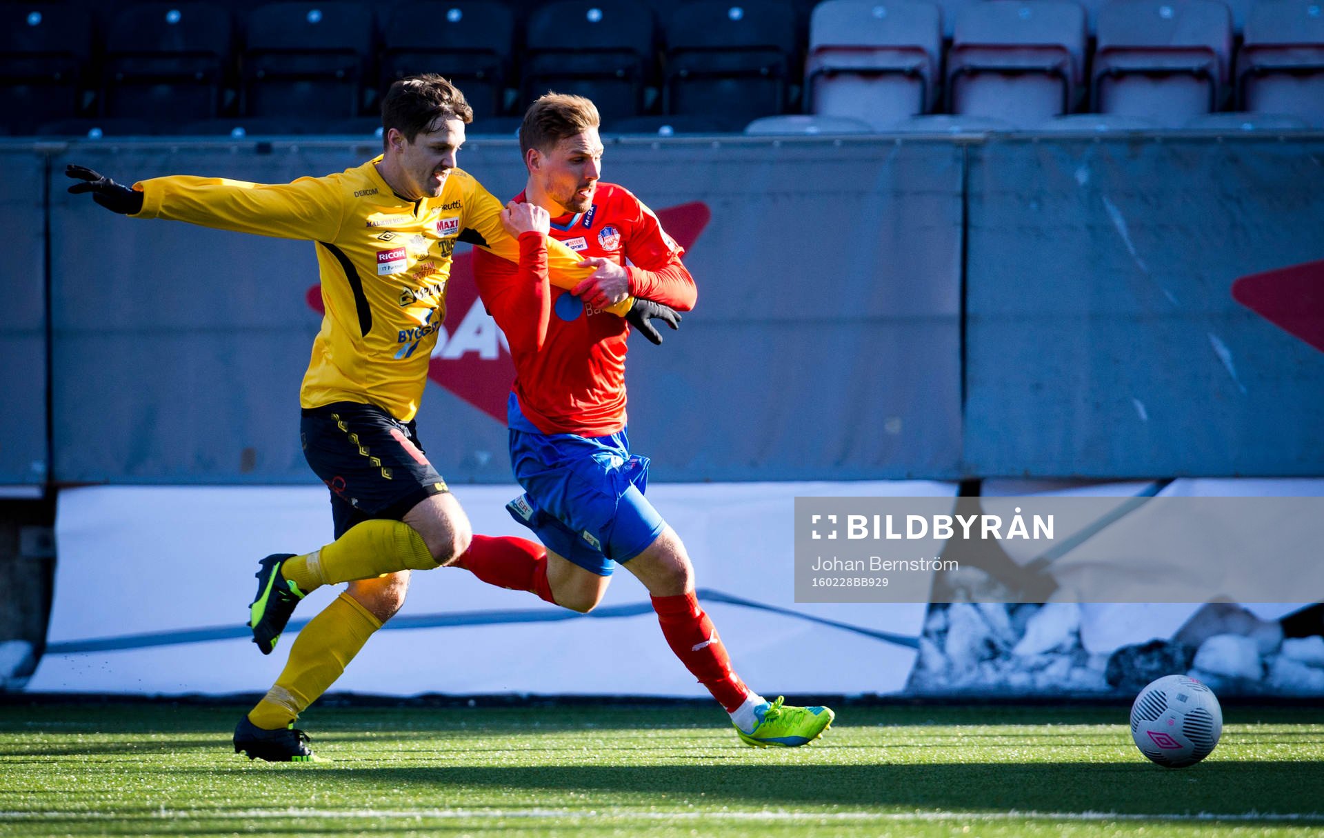 Forwards Stellan Carlsson och Helsingborgs Martin