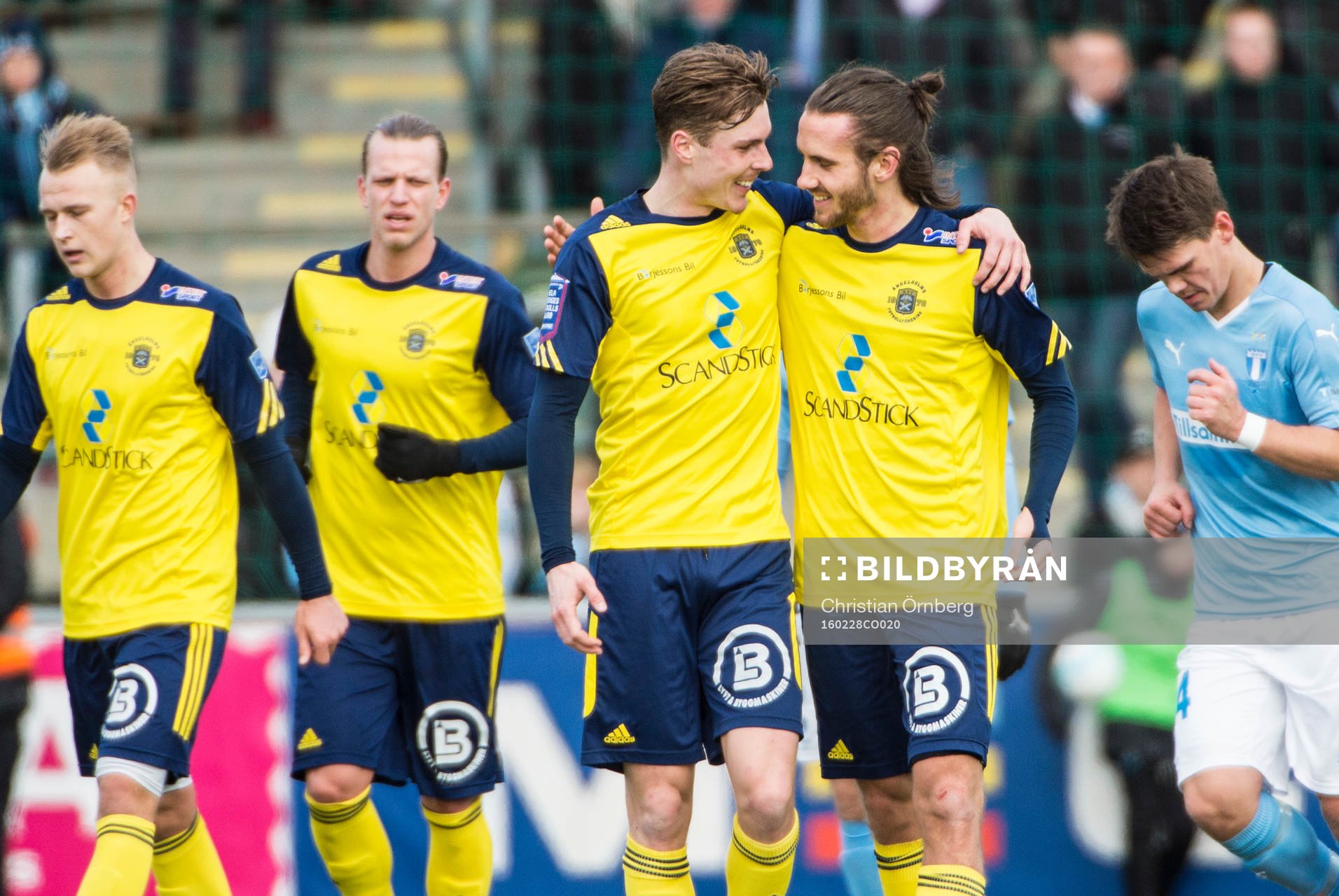 Ängelholms Johan Eiswohld gör 1-0 och jublar med