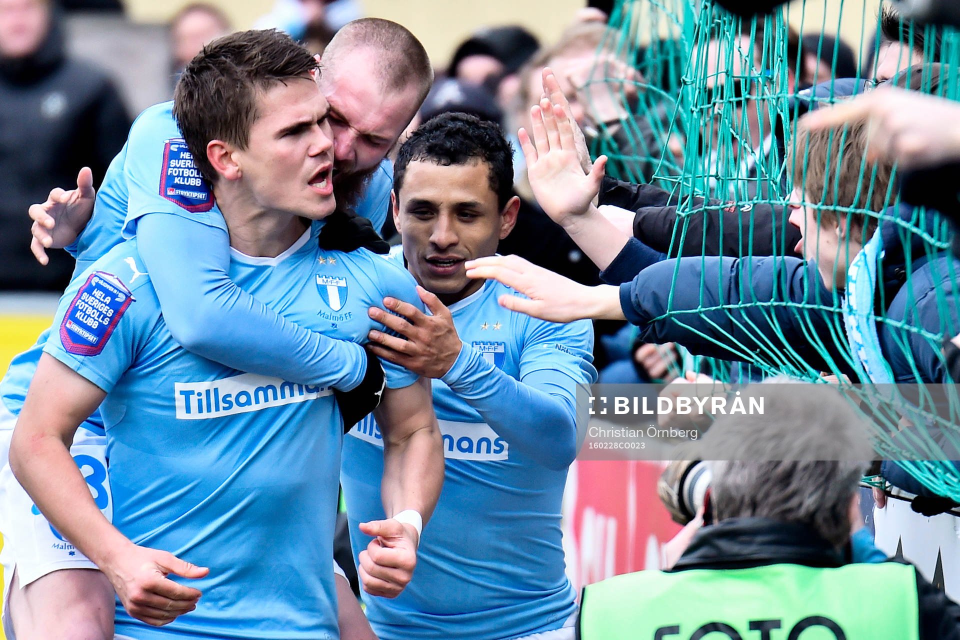 Malmö FFs Jo Inge Berget och Yoshimar Yotún jublar med