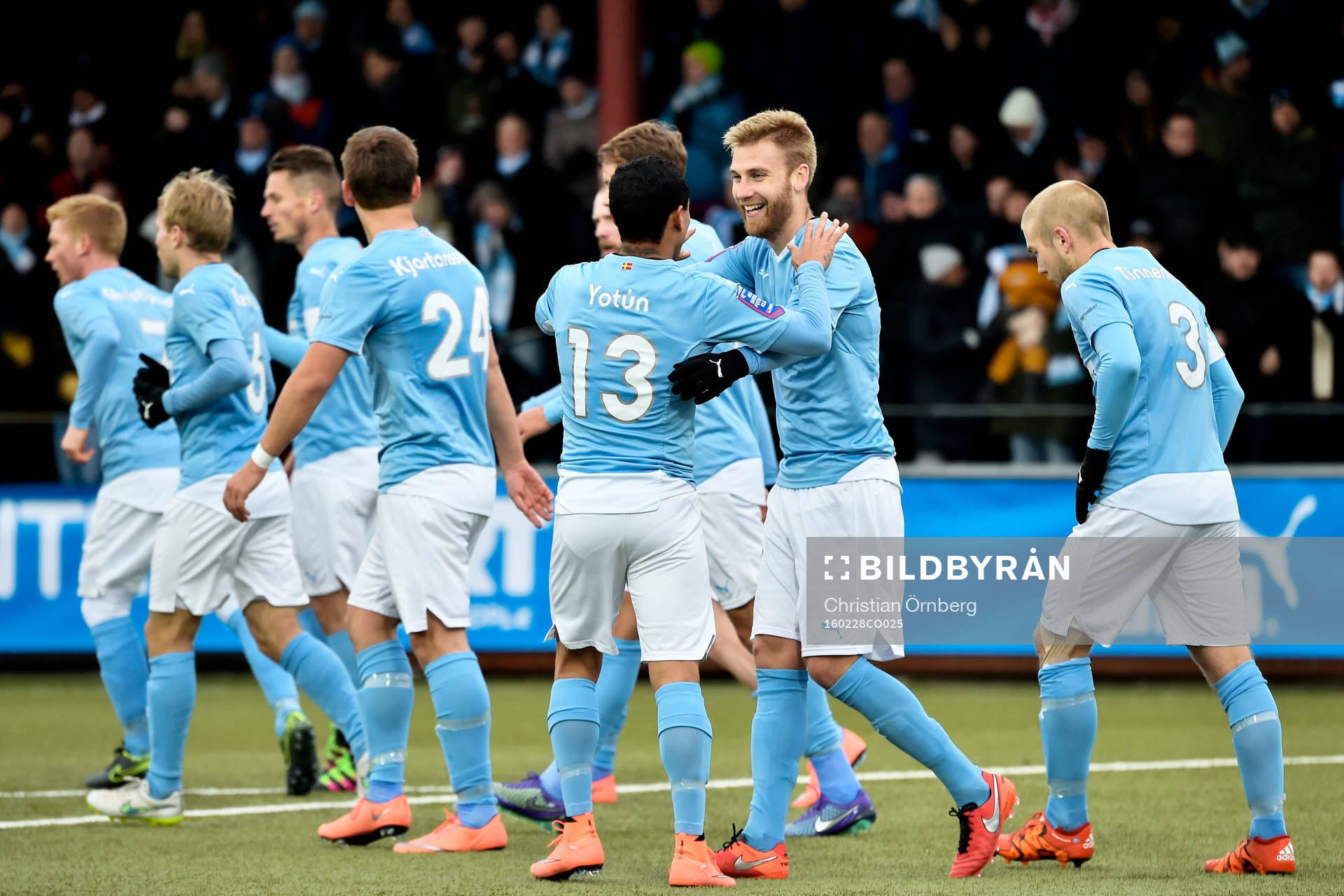 Malmö FFs Rasmus Bengtsson jublar med lagkamraterna