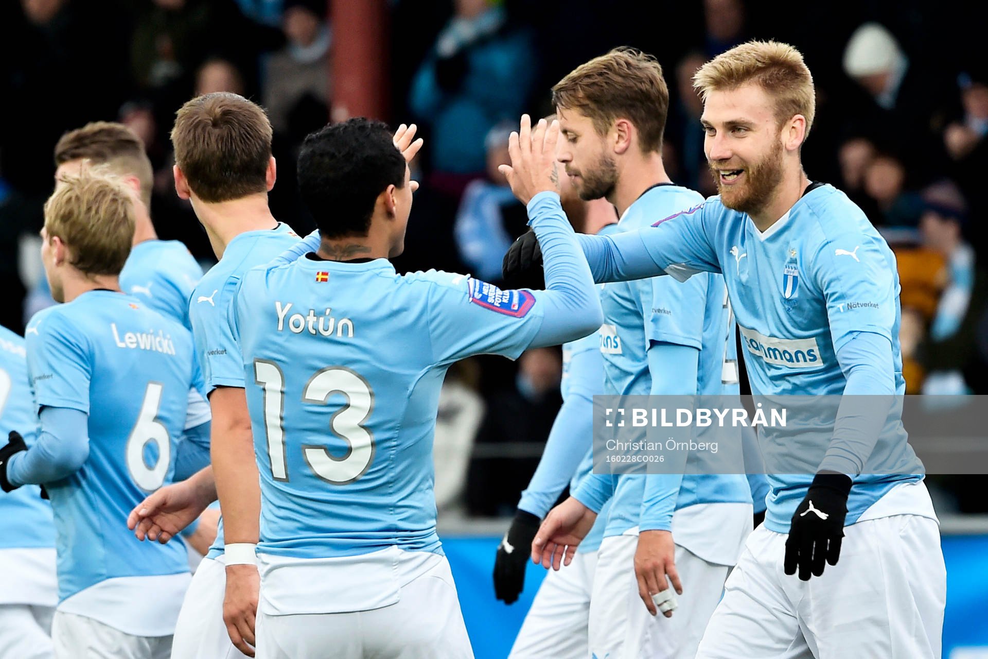 Malmö FFs Rasmus Bengtsson jublar med lagkamraterna