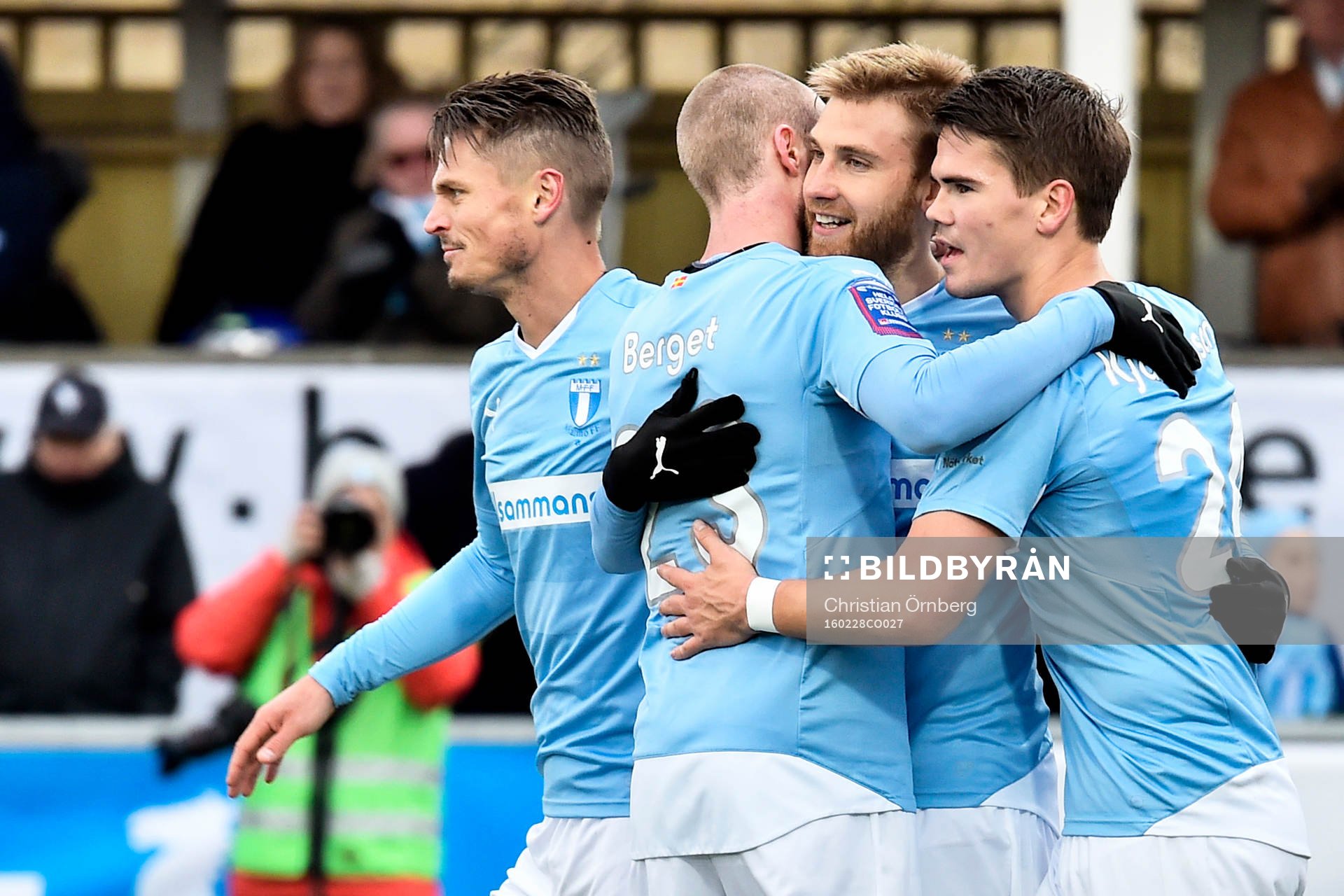 Malmö FFs Rasmus Bengtsson jublar med lagkamraterna