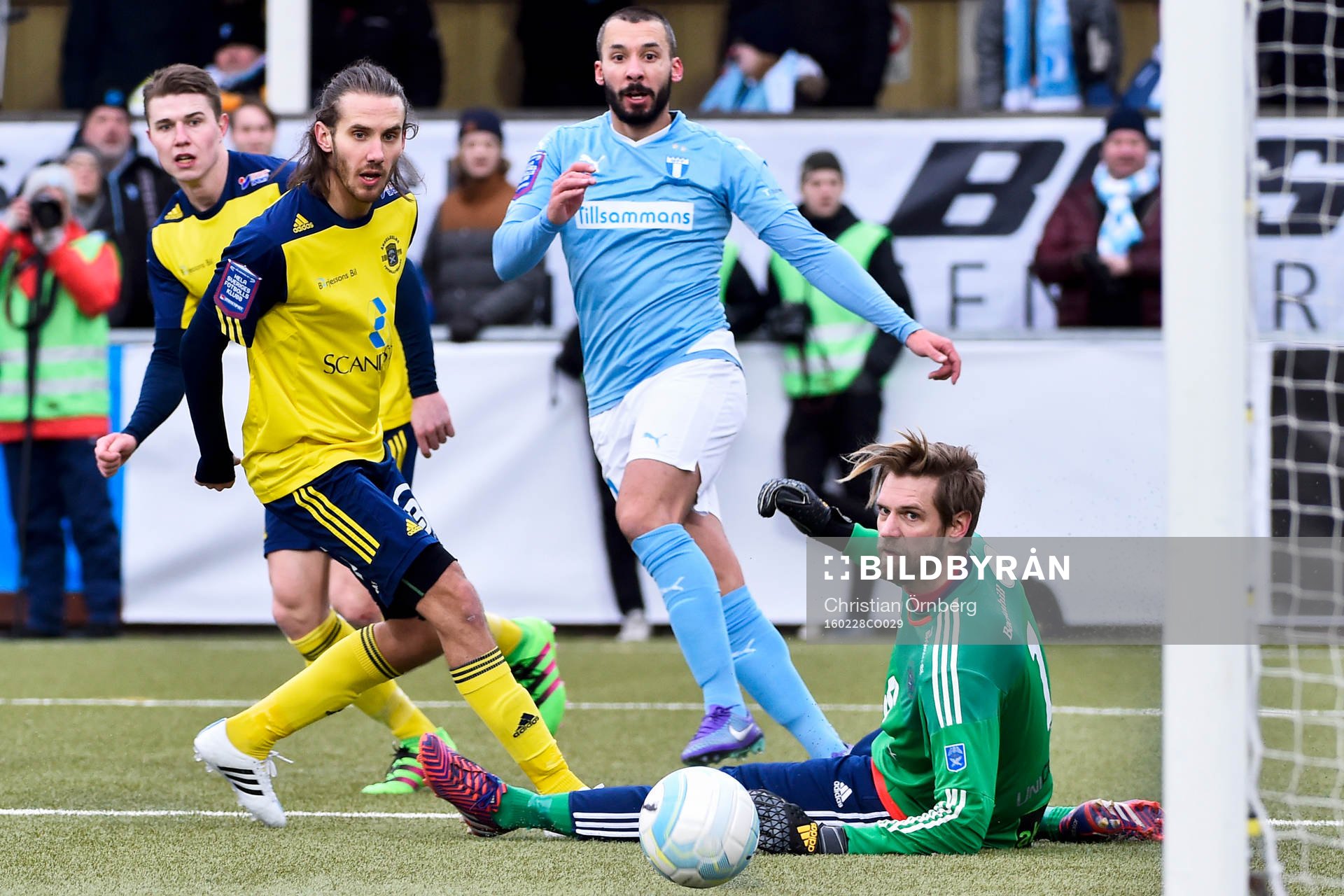 Malmö FFs Guillermo Molins och Ängelholms Johan Eiswohld,