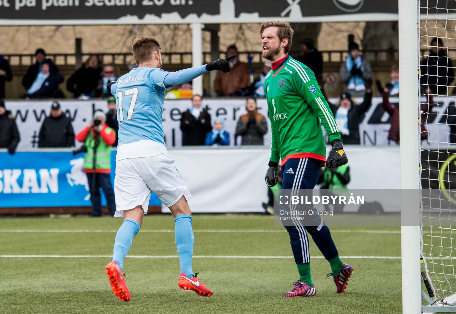 Malmö FFs Rasmus Bengtsson jublar åt 1-3 medan