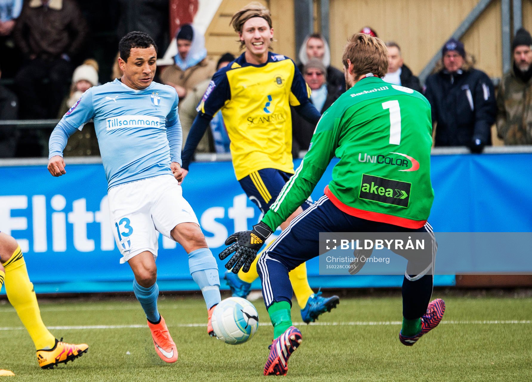 Malmö FFs Yoshimar Yotún mot Ängelholms målvakt Oscar