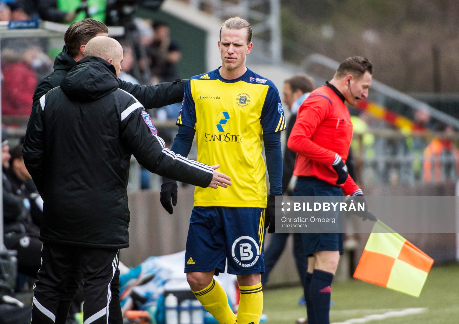Ängelholms Sebastian Carlsen deppar när han blir utbytt