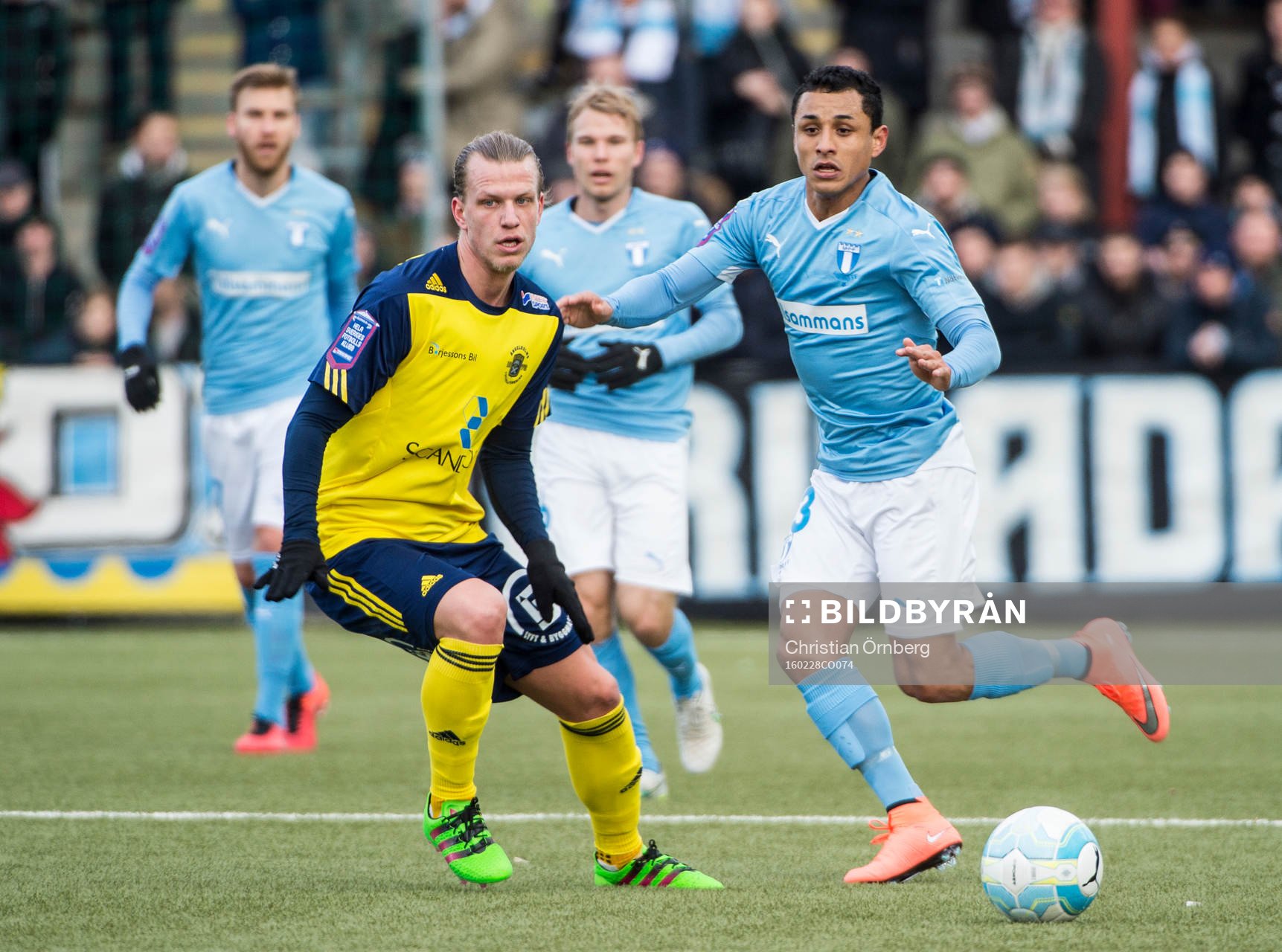 Ängelholms Sebastian Carlsen mot Malmö FFs Yoshimar Yotún