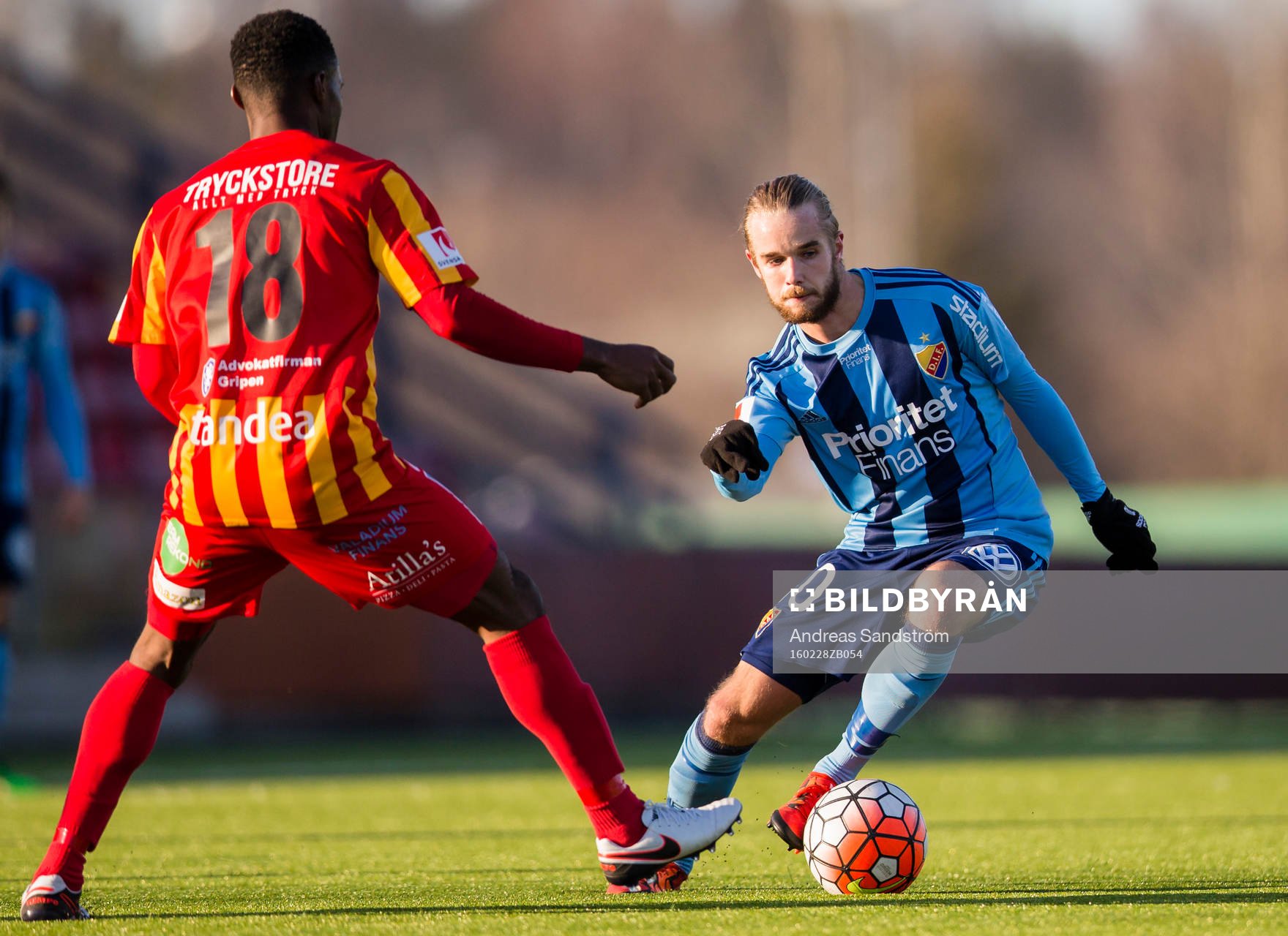 Djurgårdens Daniel Berntsen utmanar Syrianskas Success