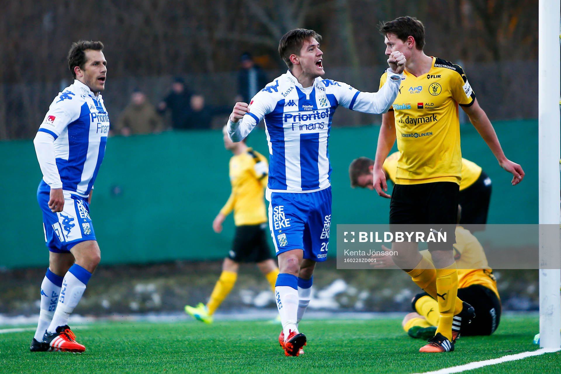 IFK Göteborgs Tobias Hysén och Victor Sköld jublar efter 0-1 av Sköld under fotbollsmatchen i Svenska Cupen mellan Frej och IFK Göteborg den 28 Februari 2016 i Solna.