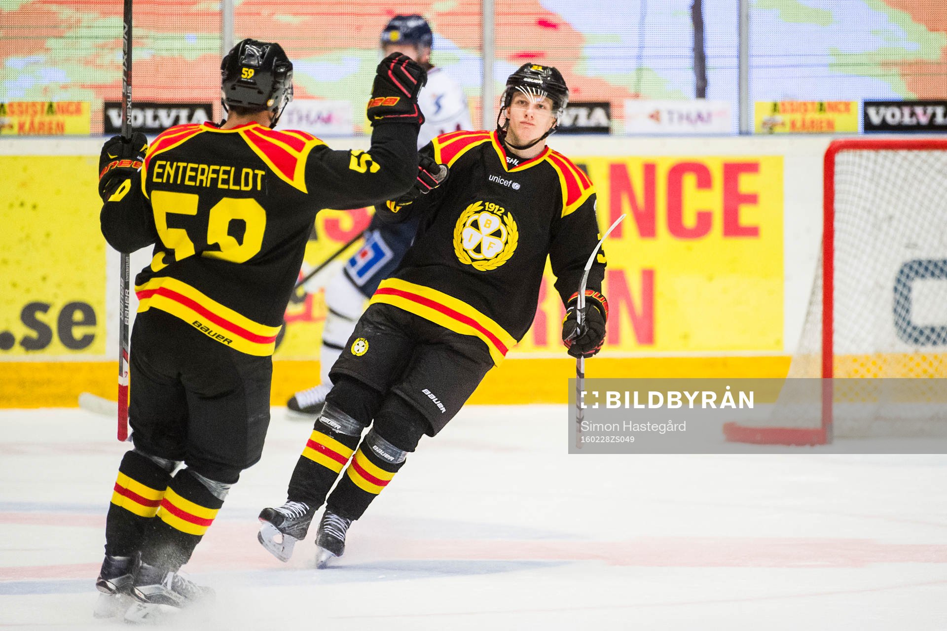 Brynäs Sebastian Enterfeldt och Daniel Mannberg jublar