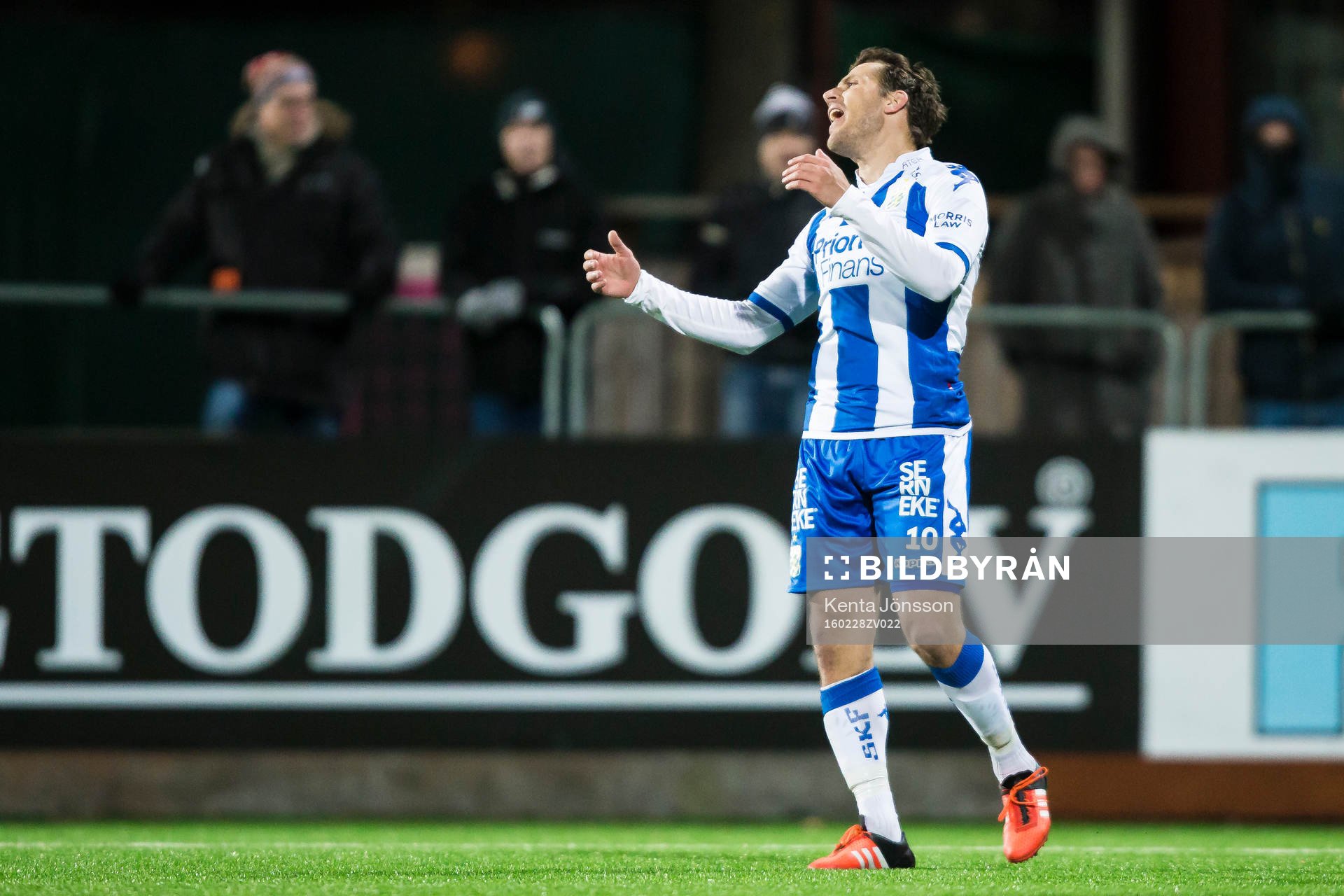 IFK Göteborgs Tobias Hysén slår ut med armarna