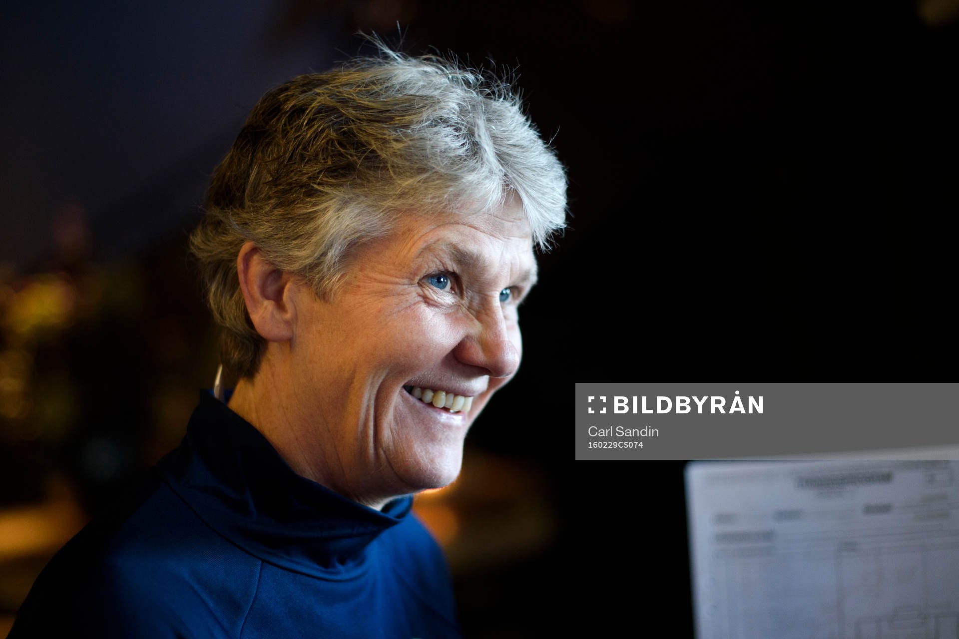 Sveriges förbundskapten Pia Sundhage blir intervjuad innan