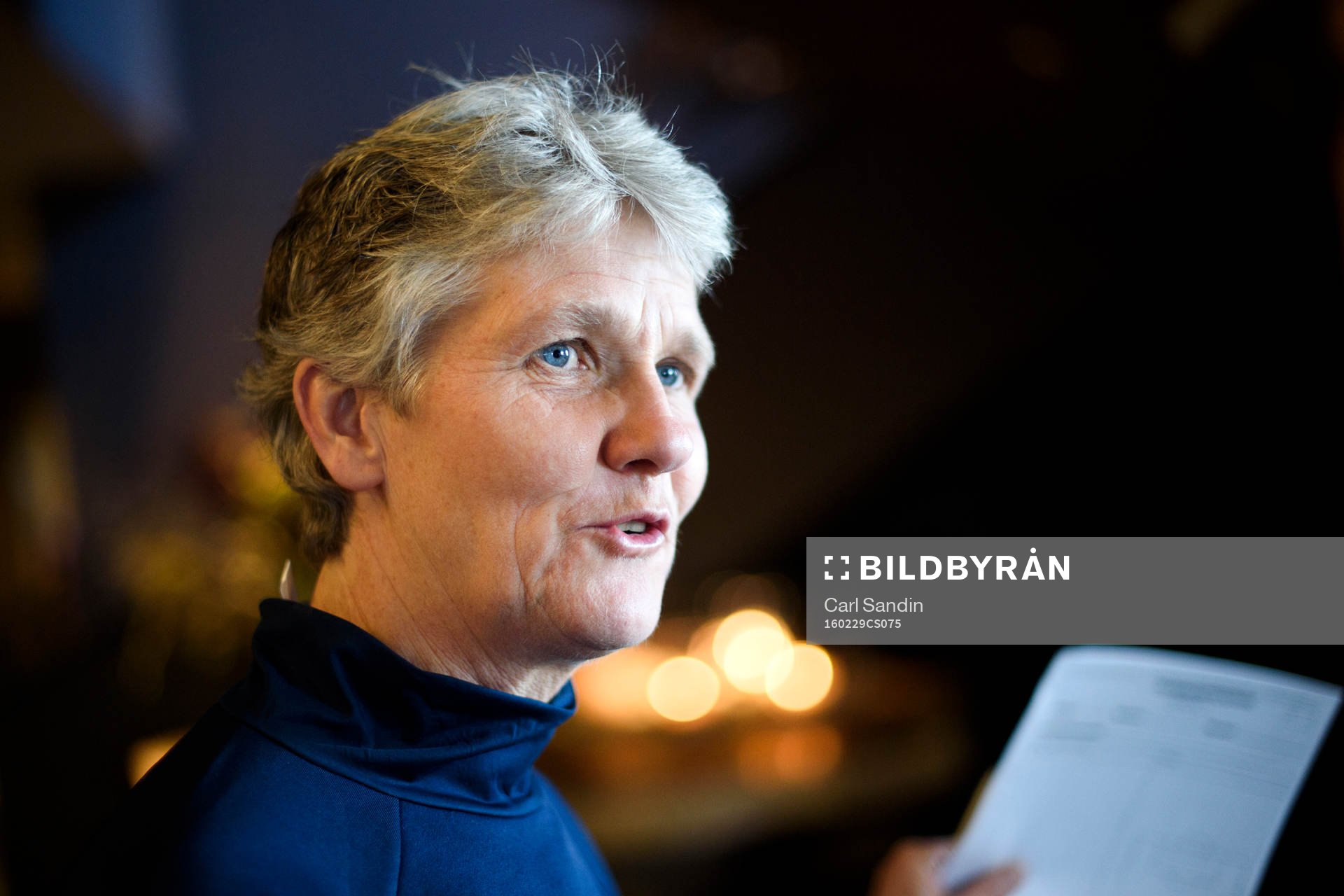 Sveriges förbundskapten Pia Sundhage blir intervjuad innan