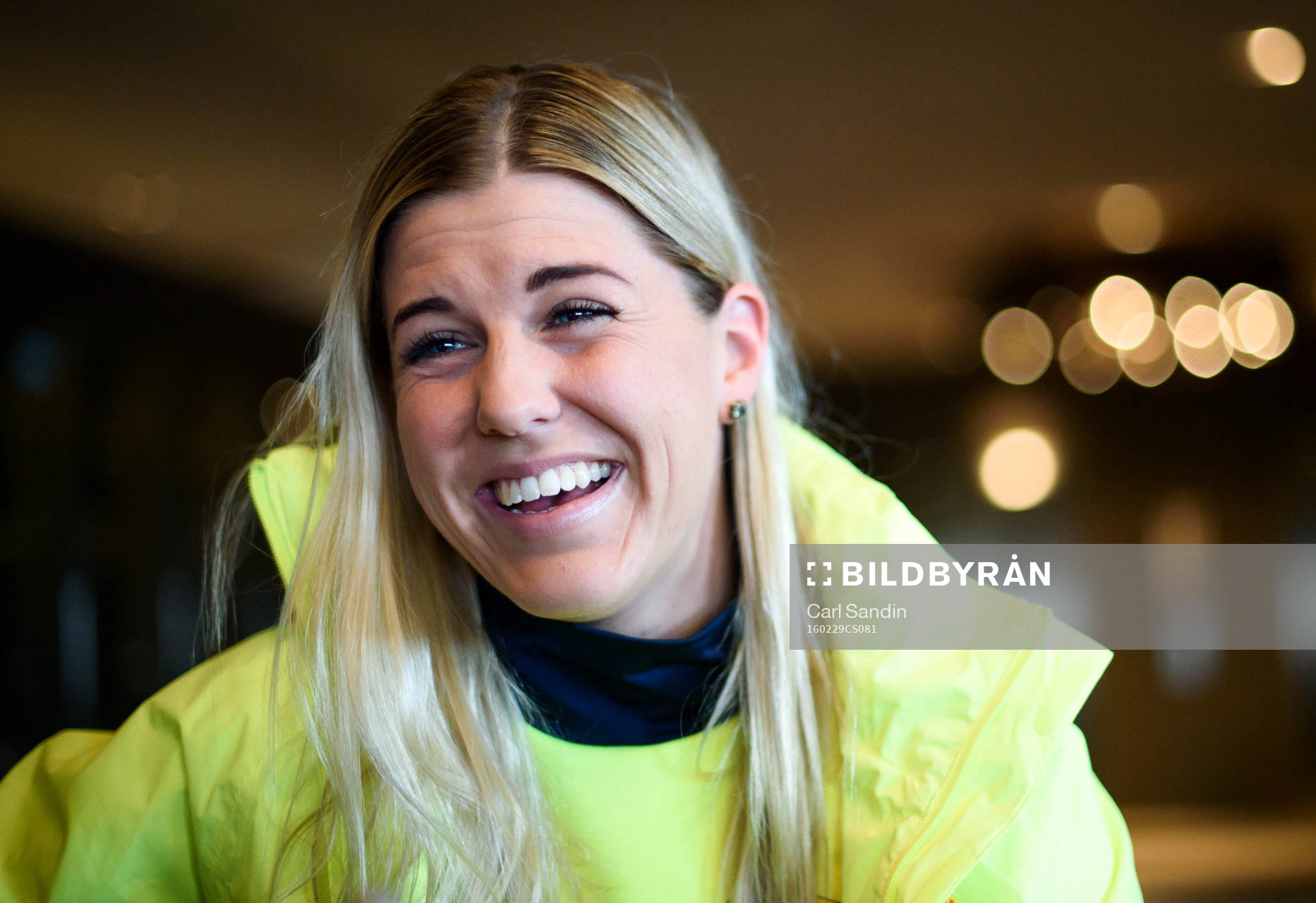 Sveriges Olivia Schough blir intervjuad innan en träning