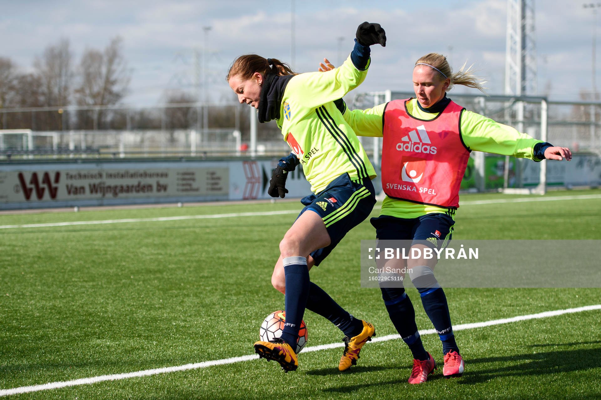 Sveriges Lotta Schelin och Jonna Andersson