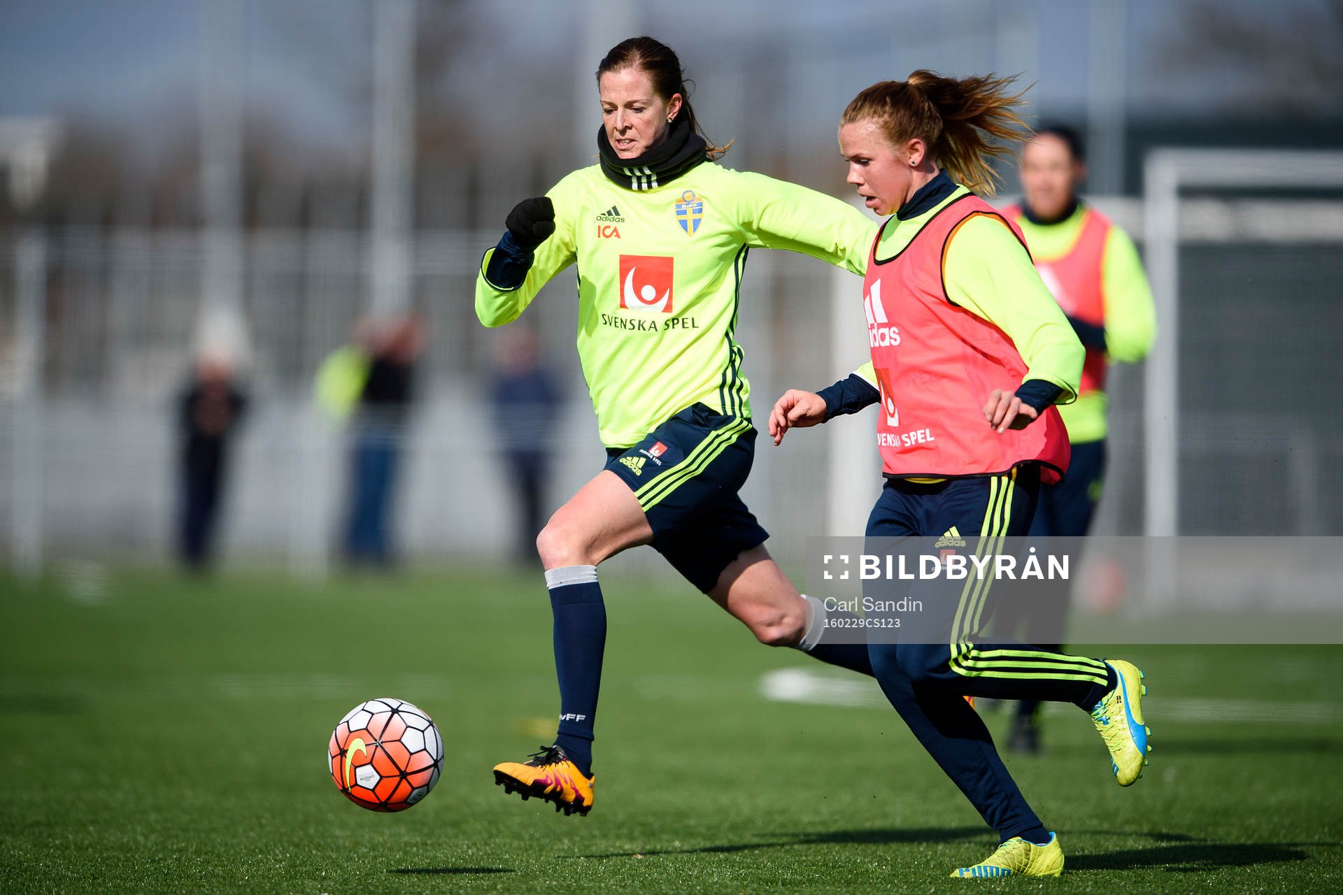 Sveriges Lotta Schelin och Jessica Samuelsson