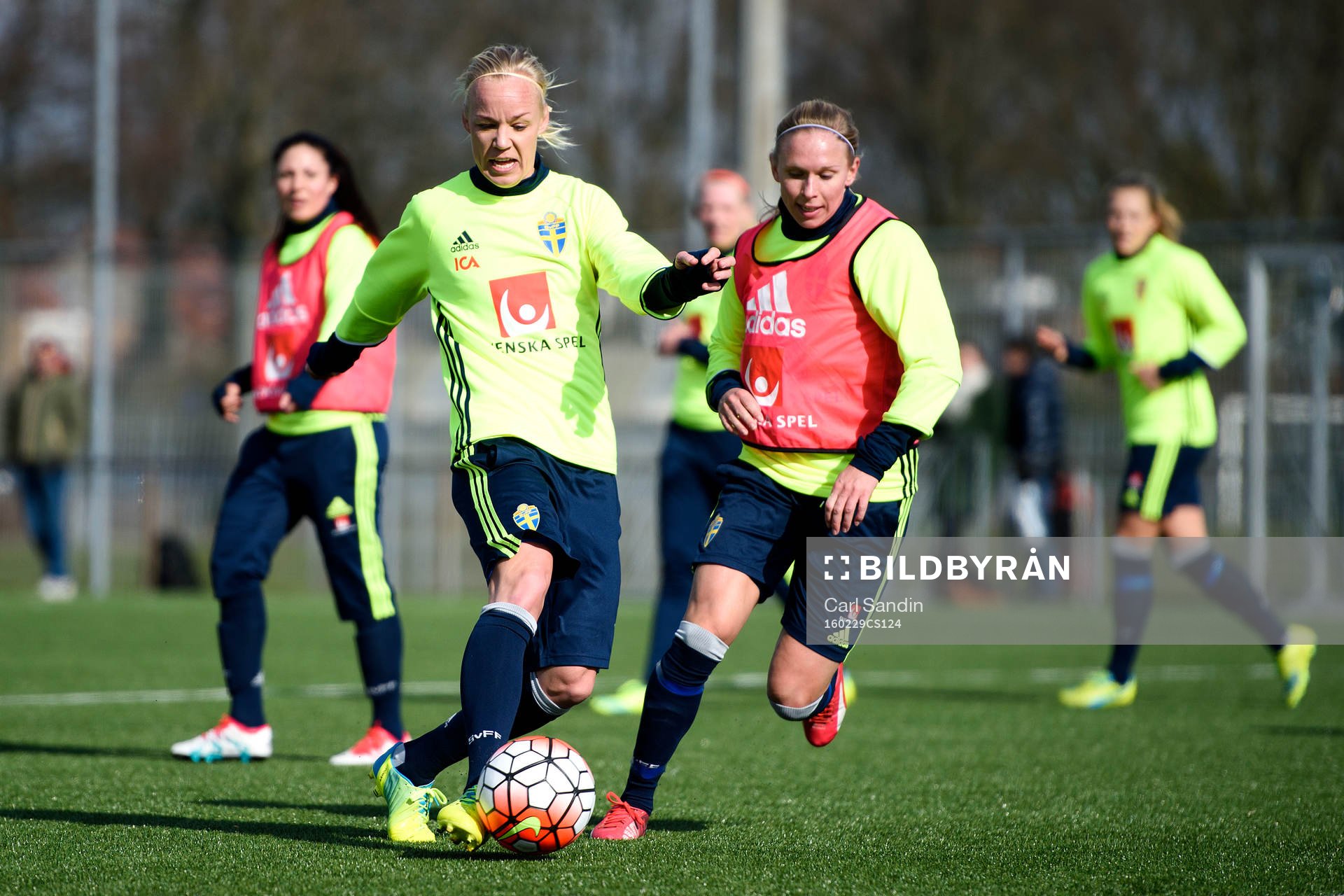 Sveriges Caroline Seger och Jonna Andersson